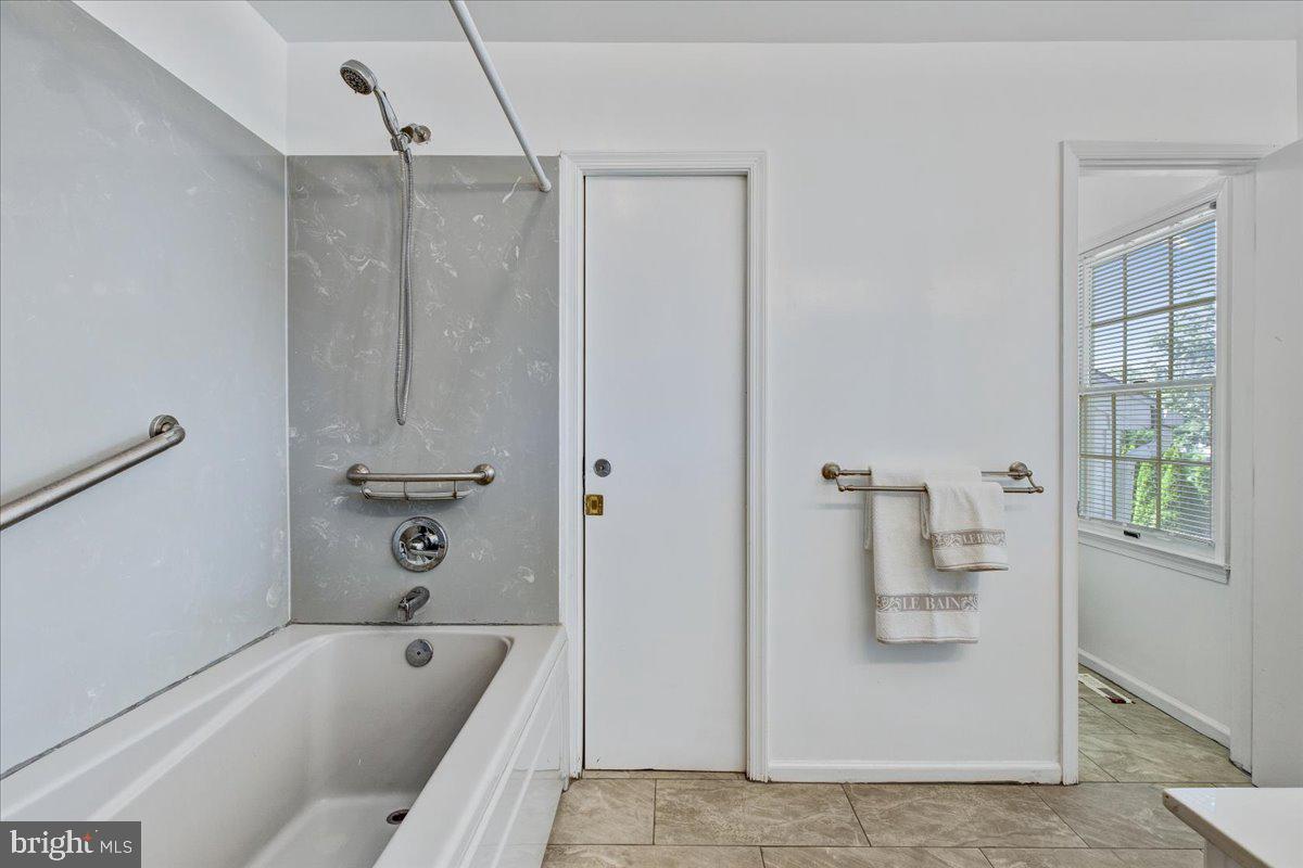 HUNTERS WOODS - Residential