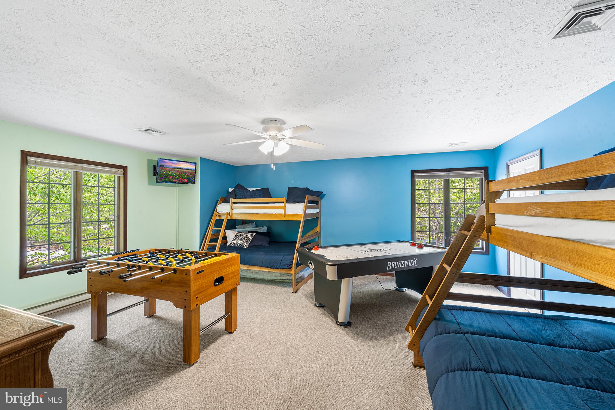 POCONO PINES - Residential