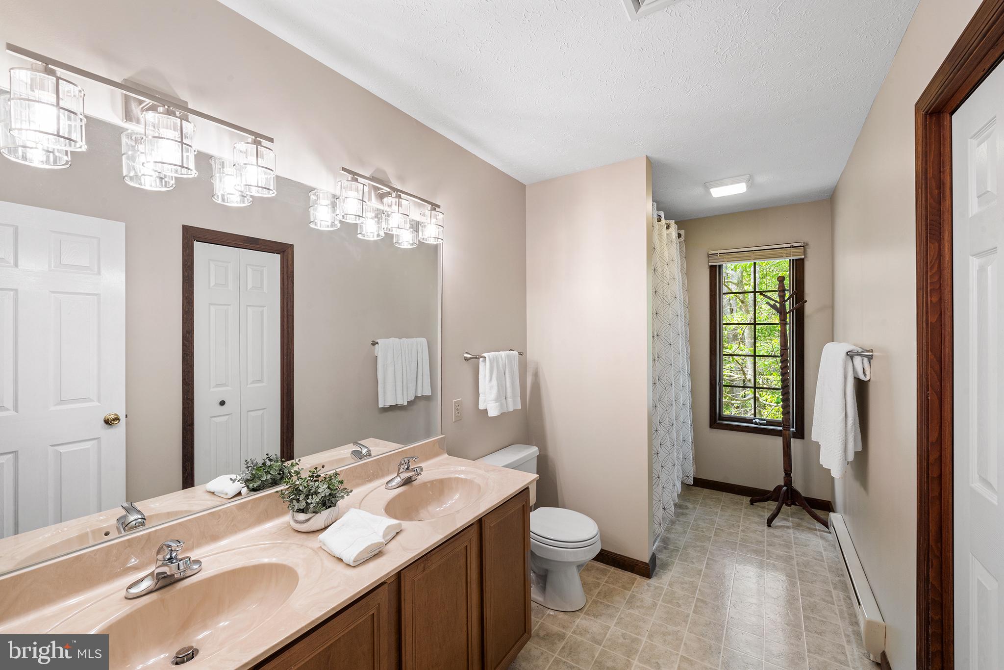 POCONO PINES - Residential