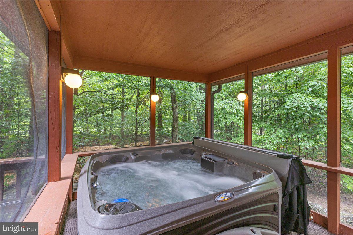 POCONO PINES - Residential