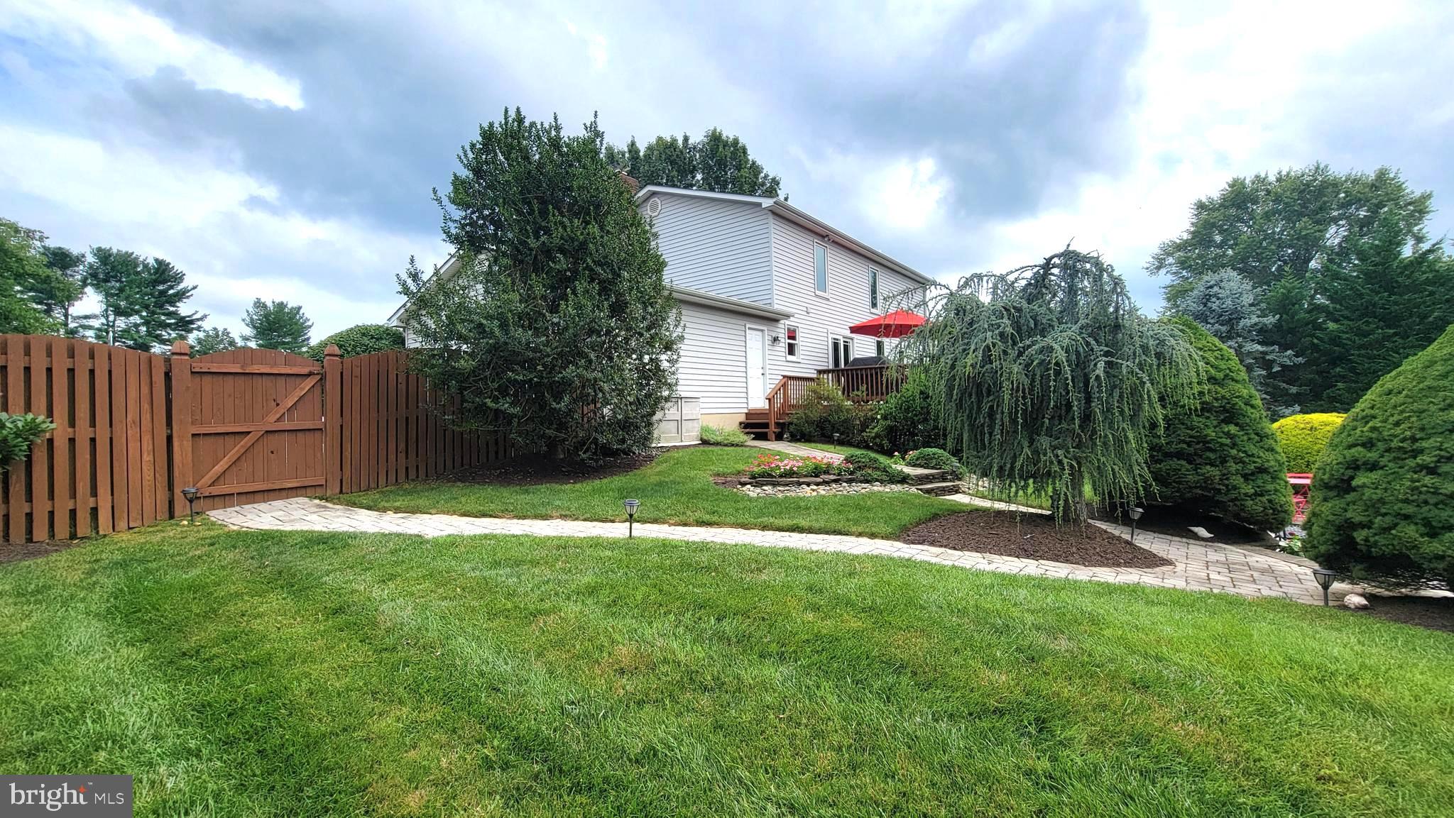 8668 FELSVIEW DRIVE