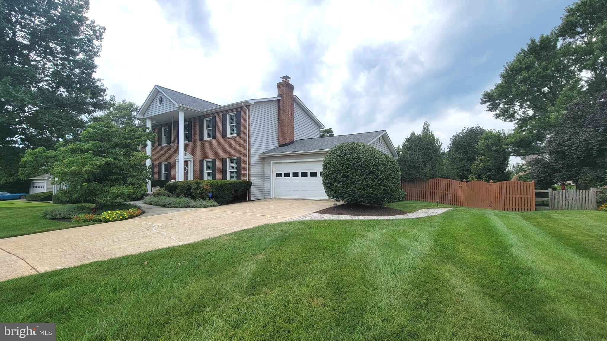 8668 FELSVIEW DRIVE