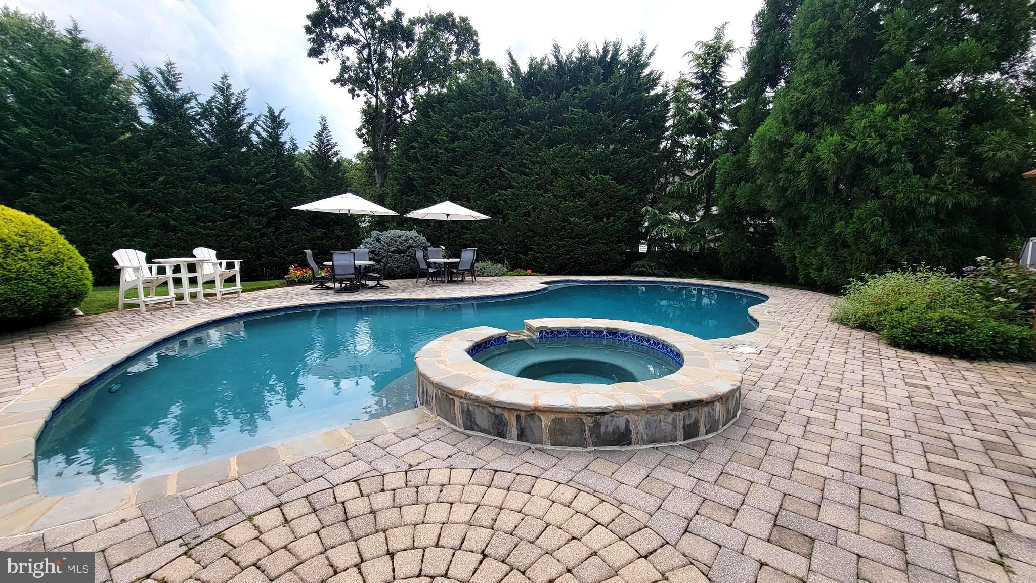 8668 FELSVIEW DRIVE