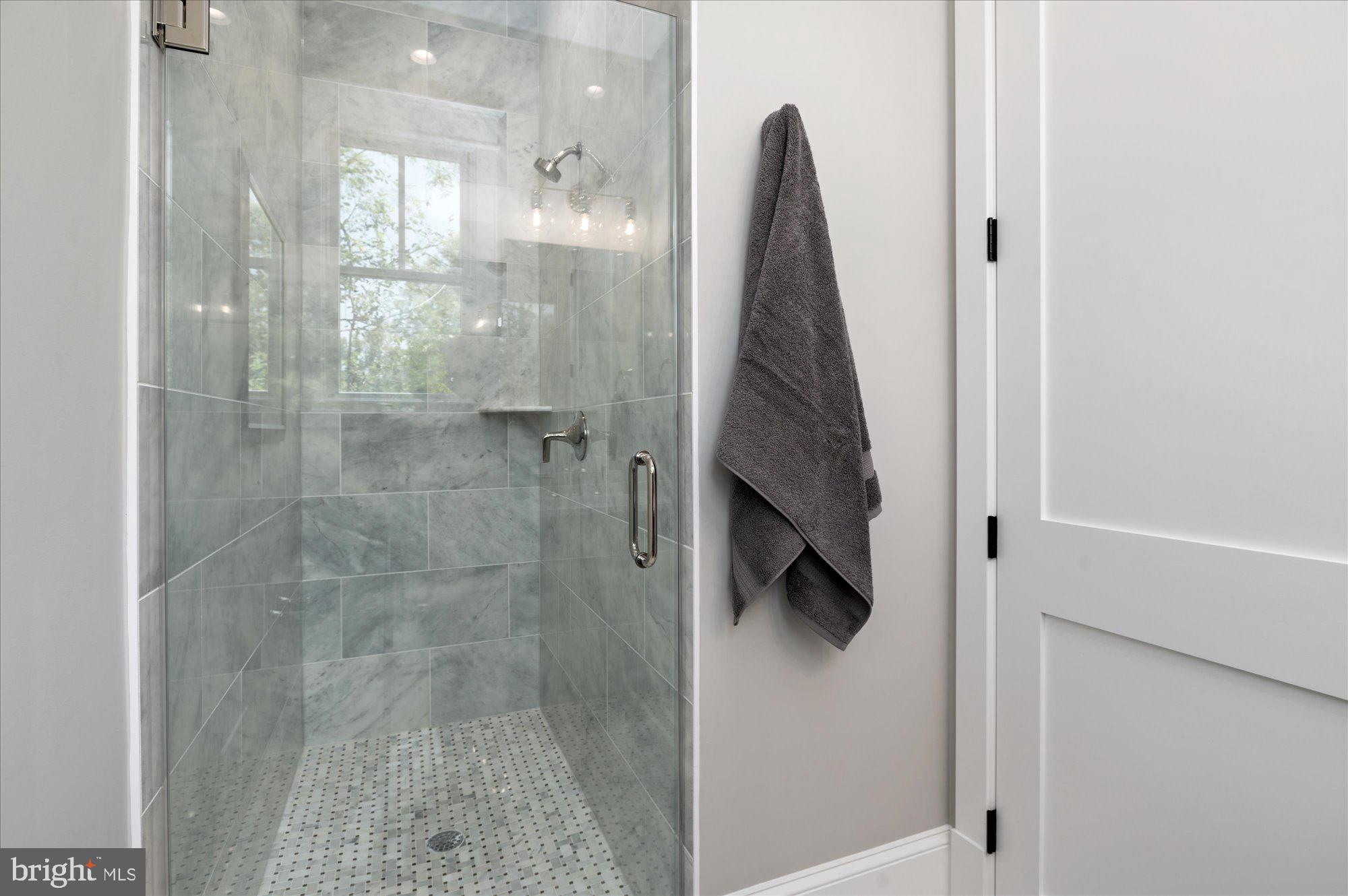 CRESCENT HILLS - Residential