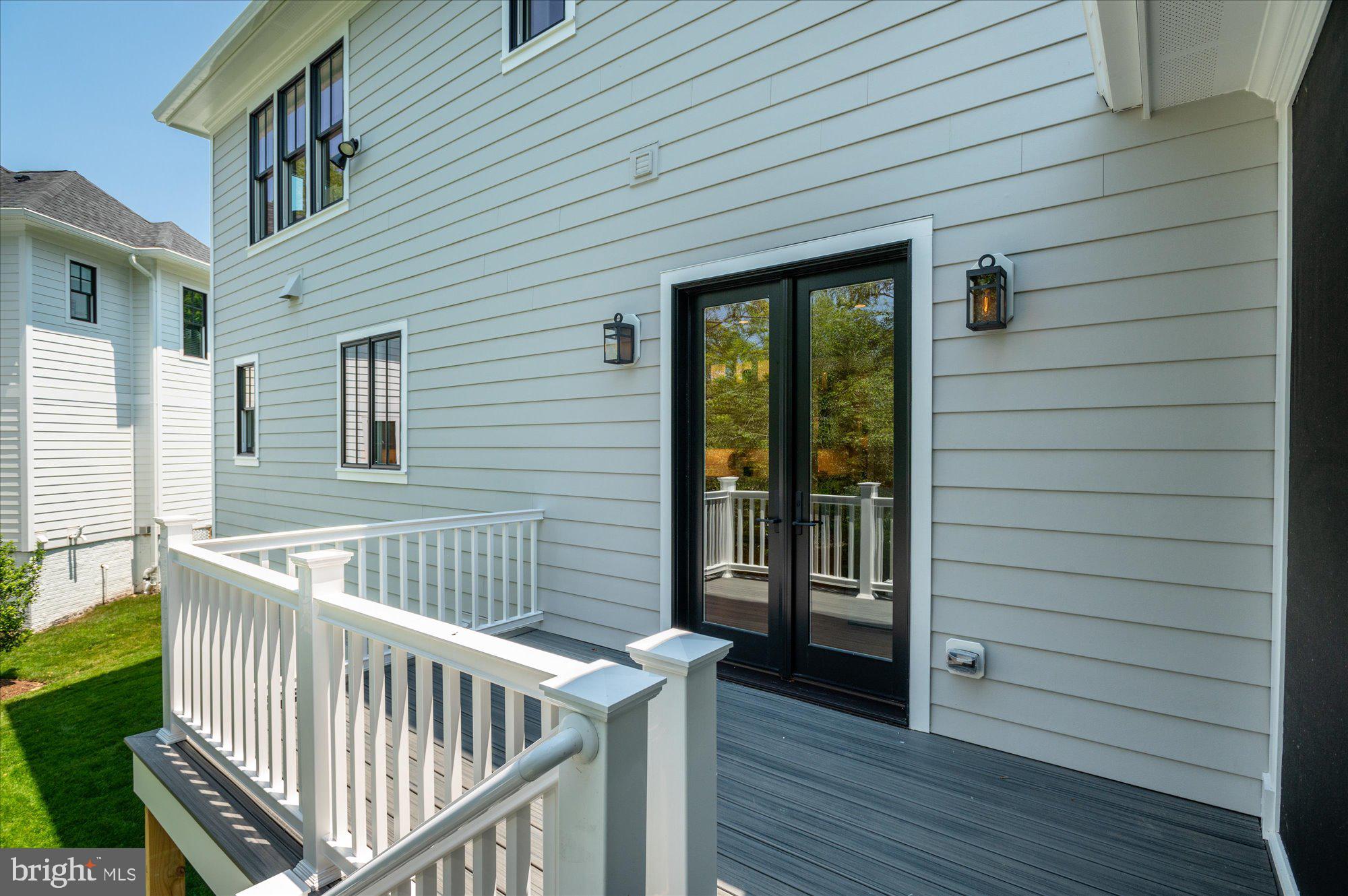 CRESCENT HILLS - Residential