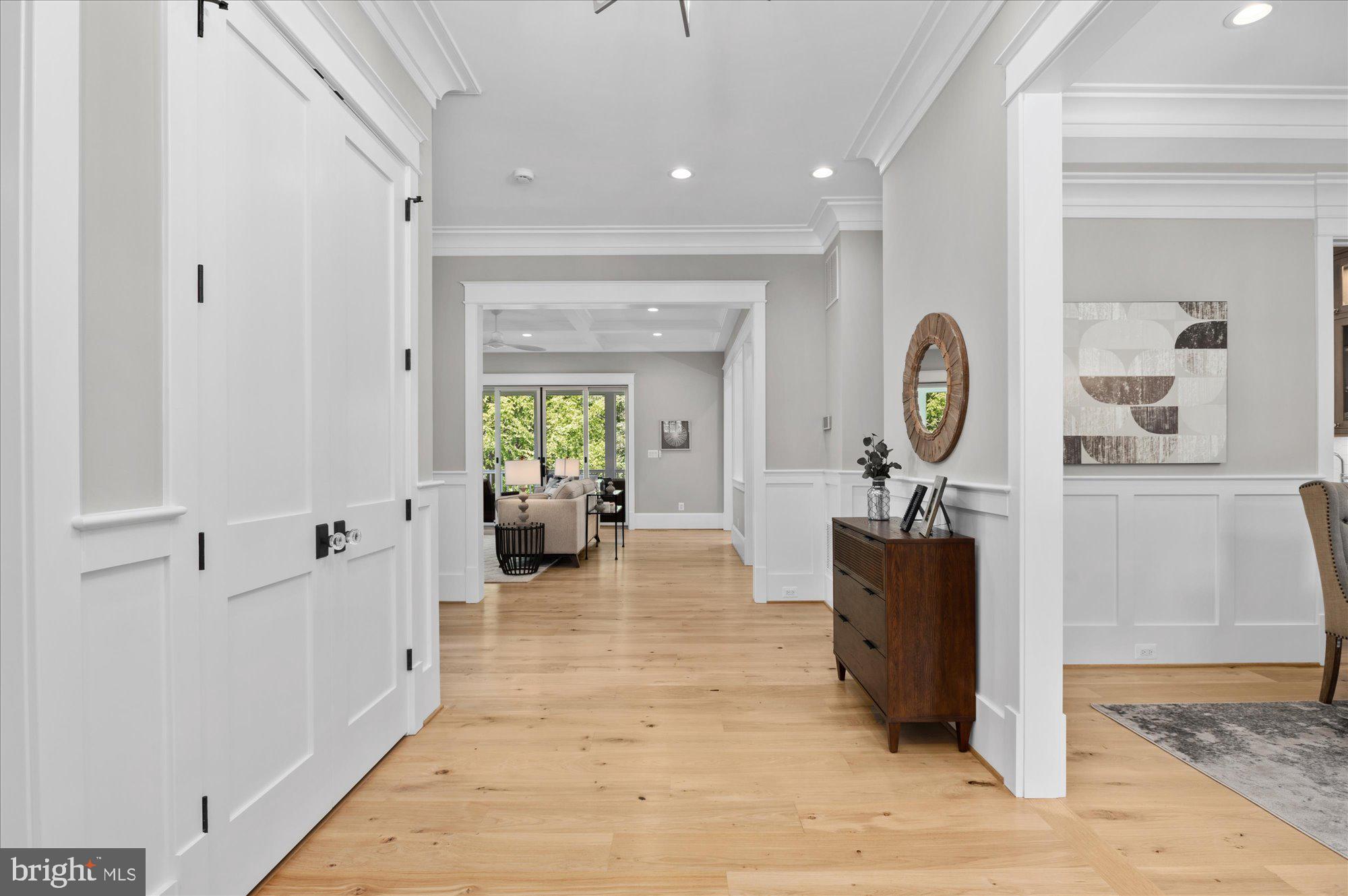 CRESCENT HILLS - Residential