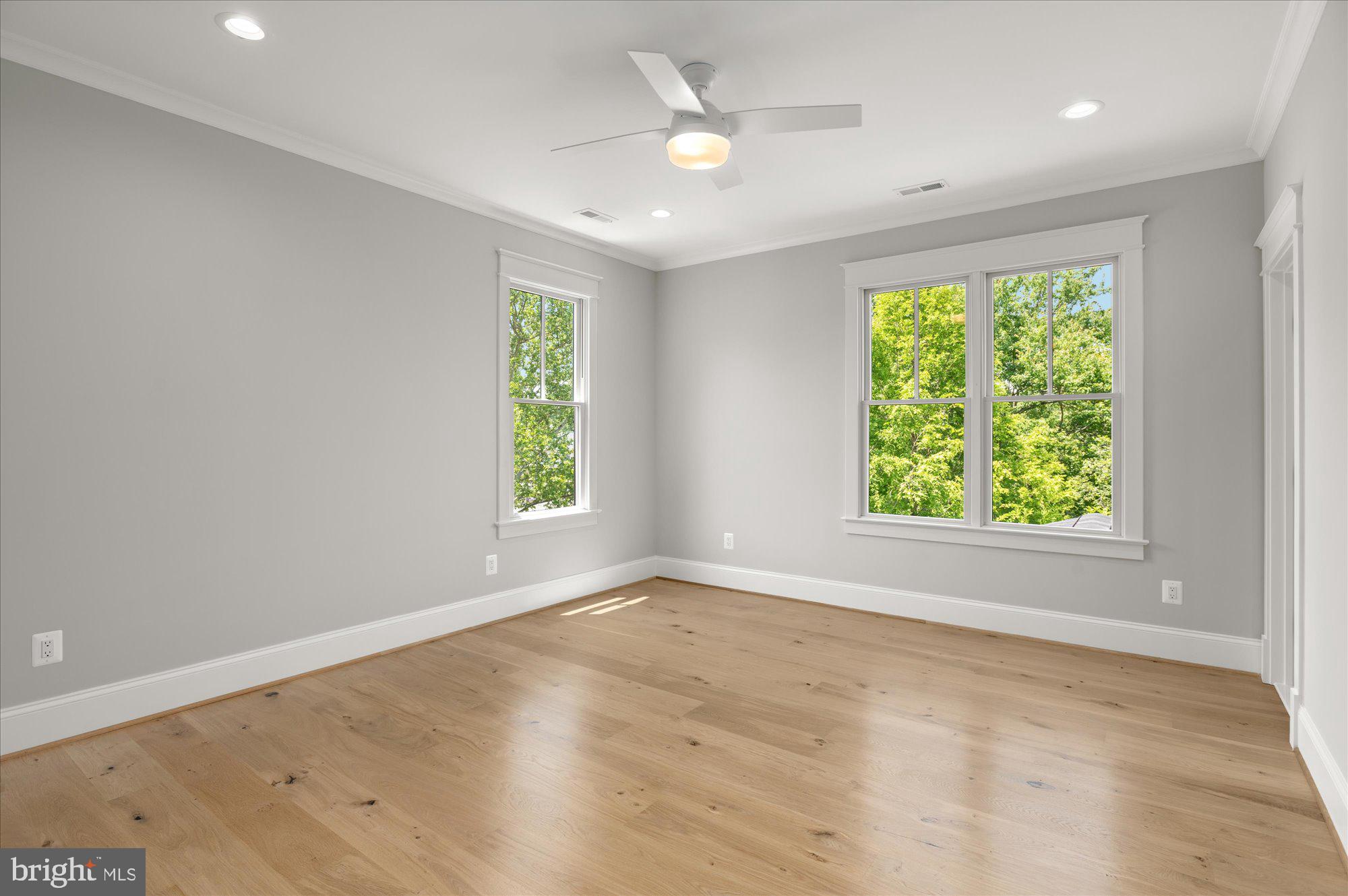 CRESCENT HILLS - Residential