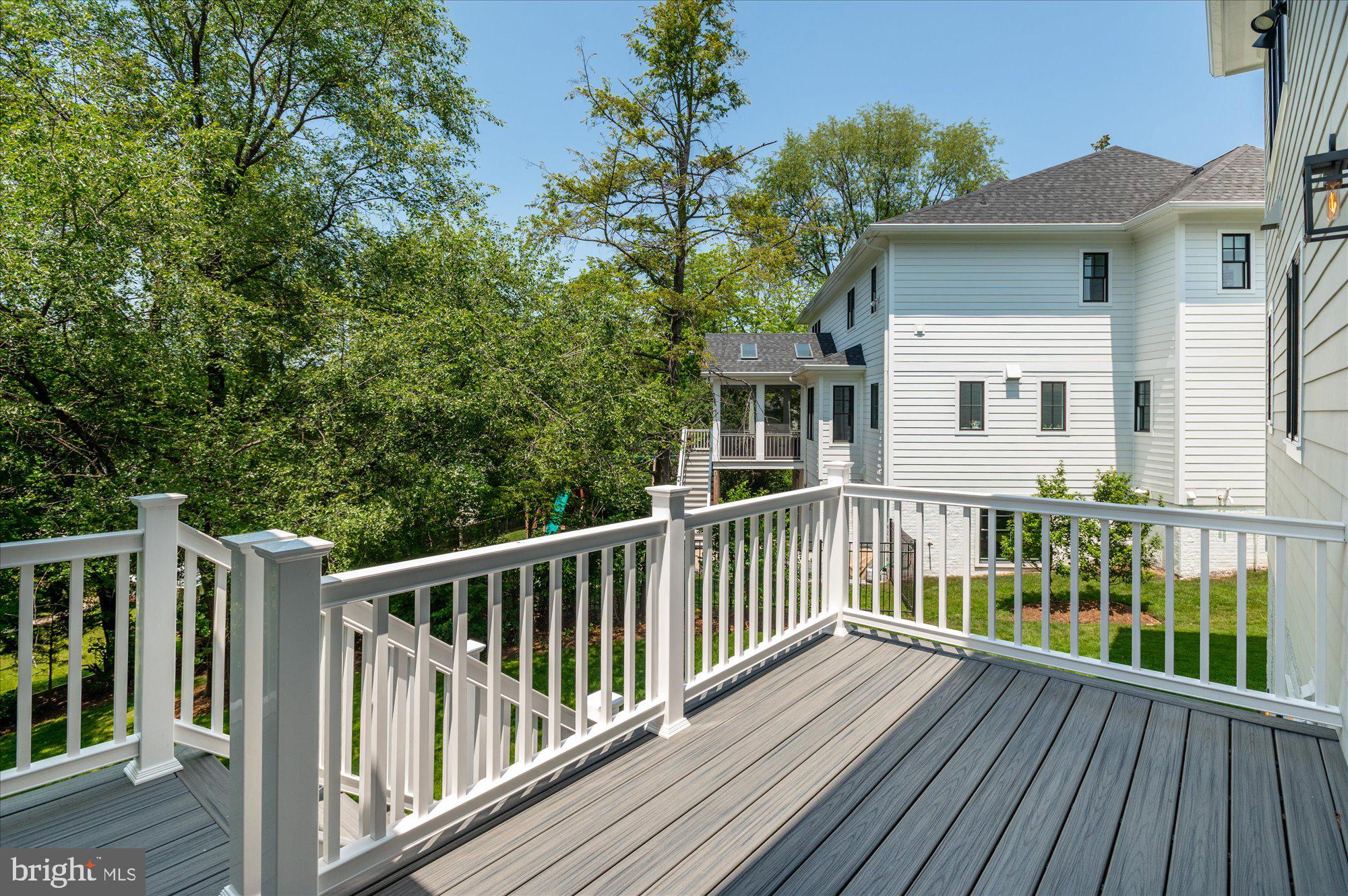 CRESCENT HILLS - Residential