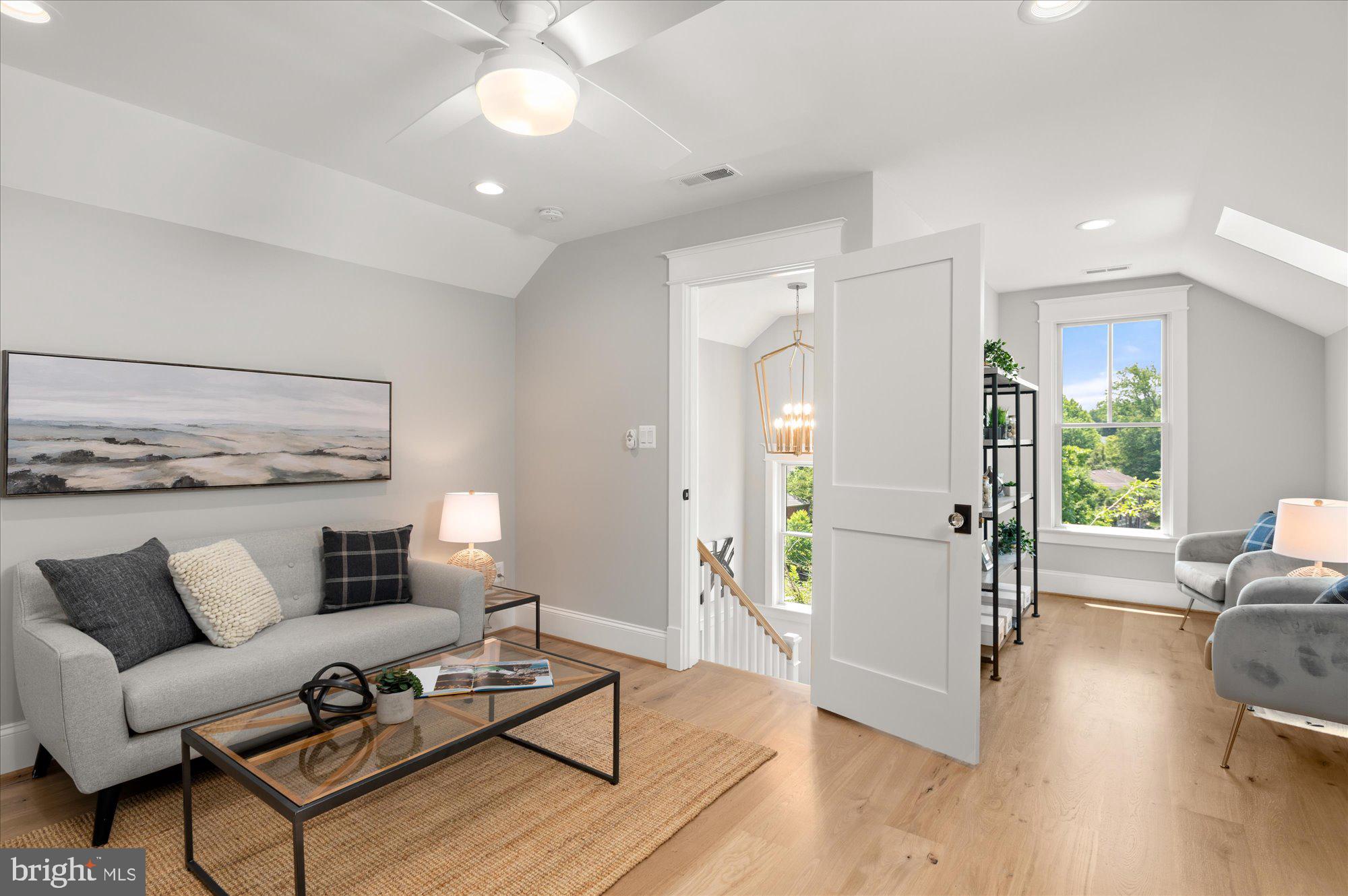 CRESCENT HILLS - Residential