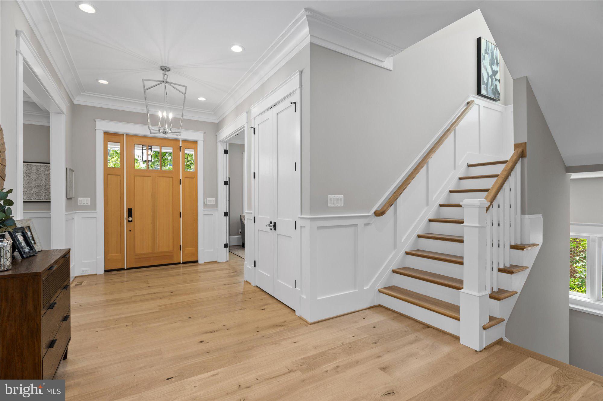 CRESCENT HILLS - Residential