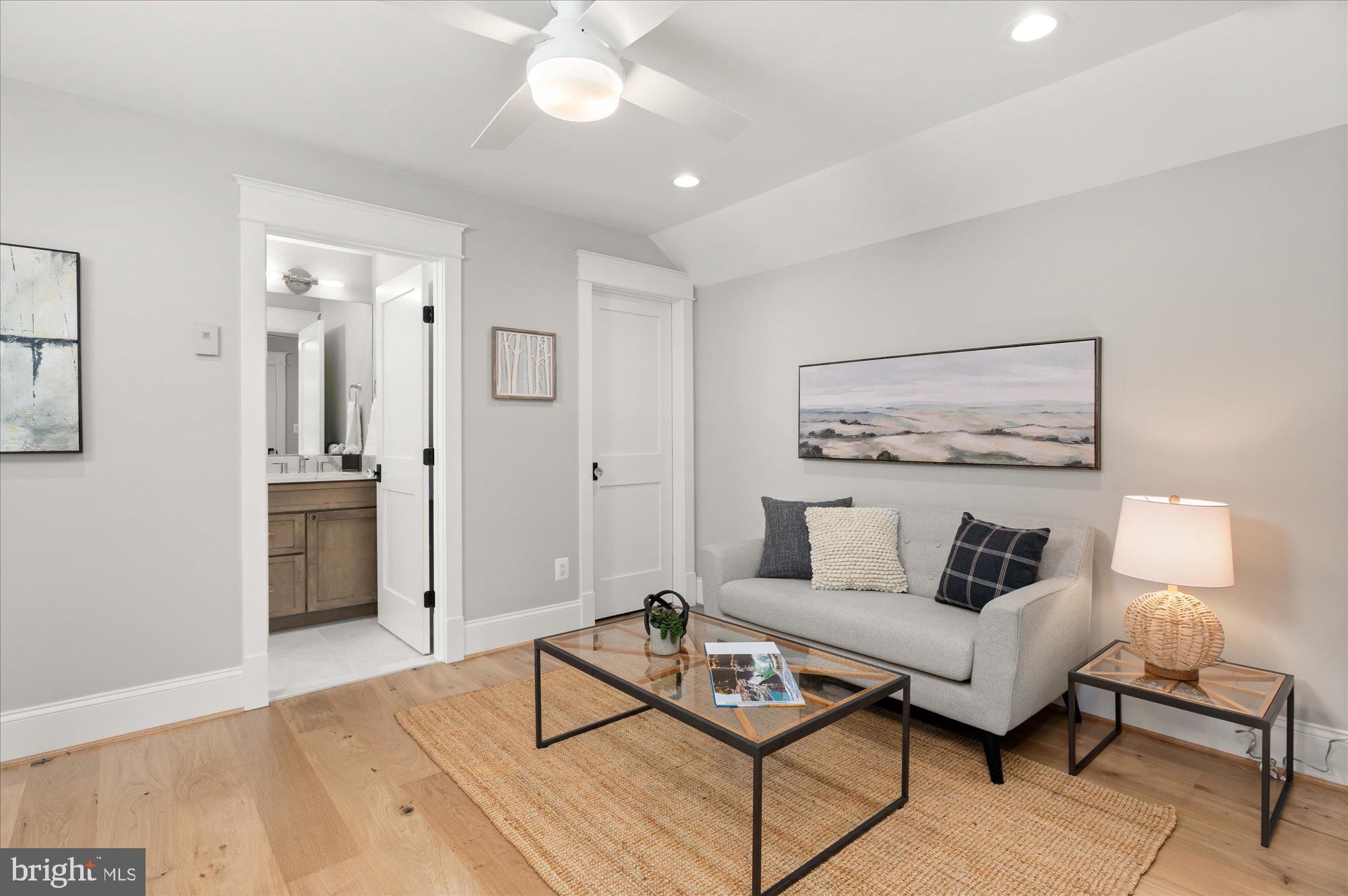 CRESCENT HILLS - Residential