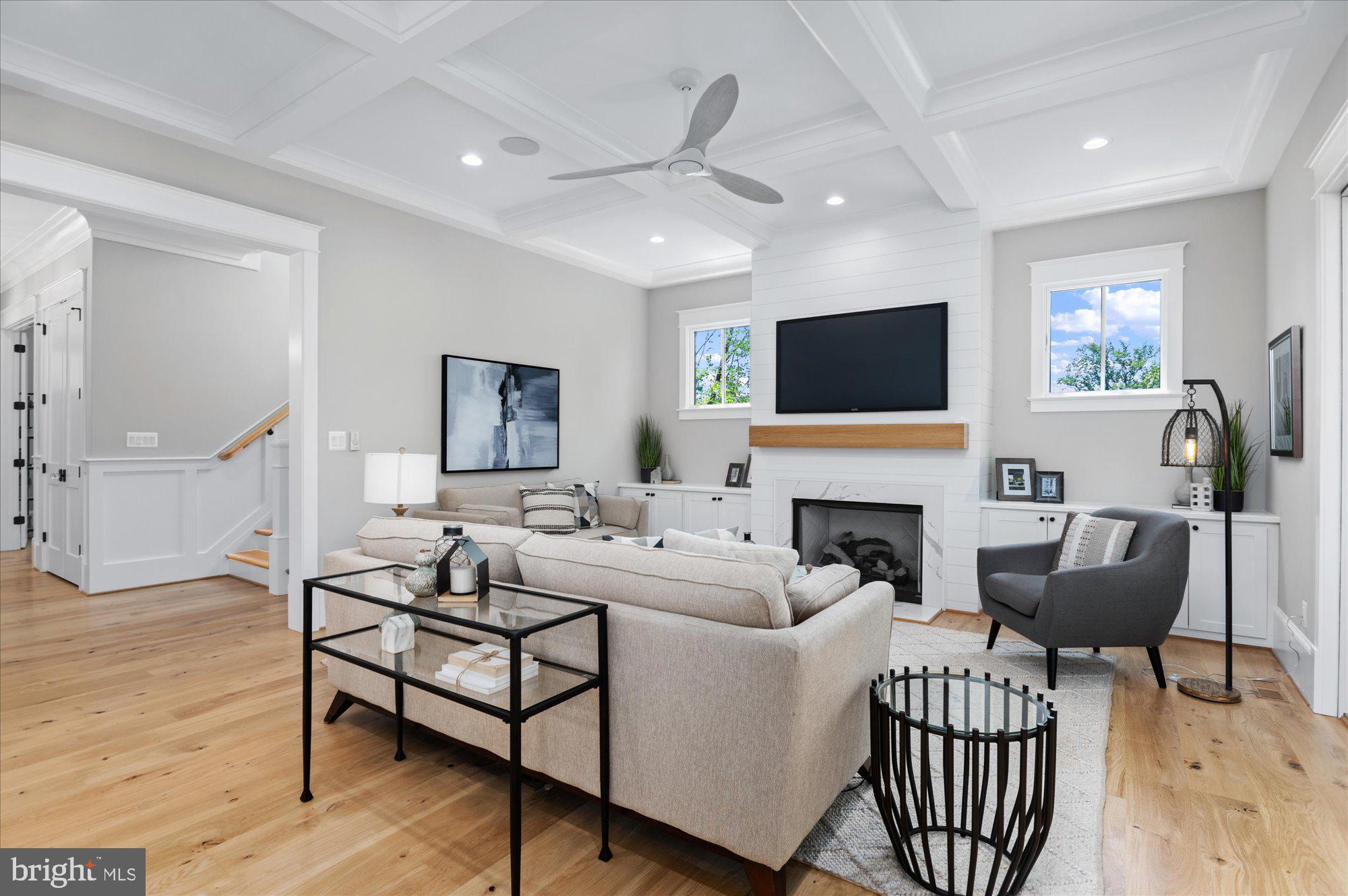 CRESCENT HILLS - Residential