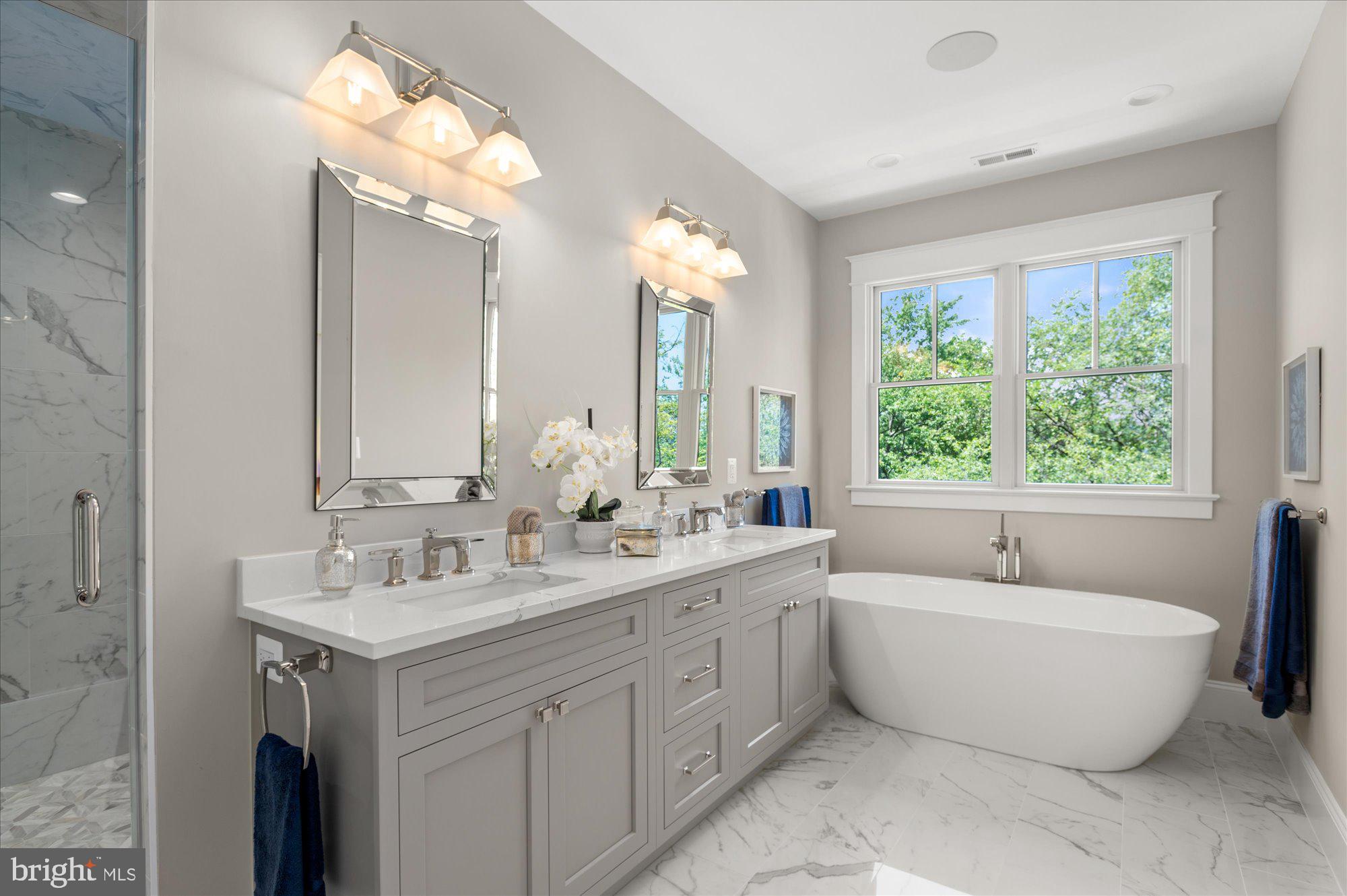 CRESCENT HILLS - Residential