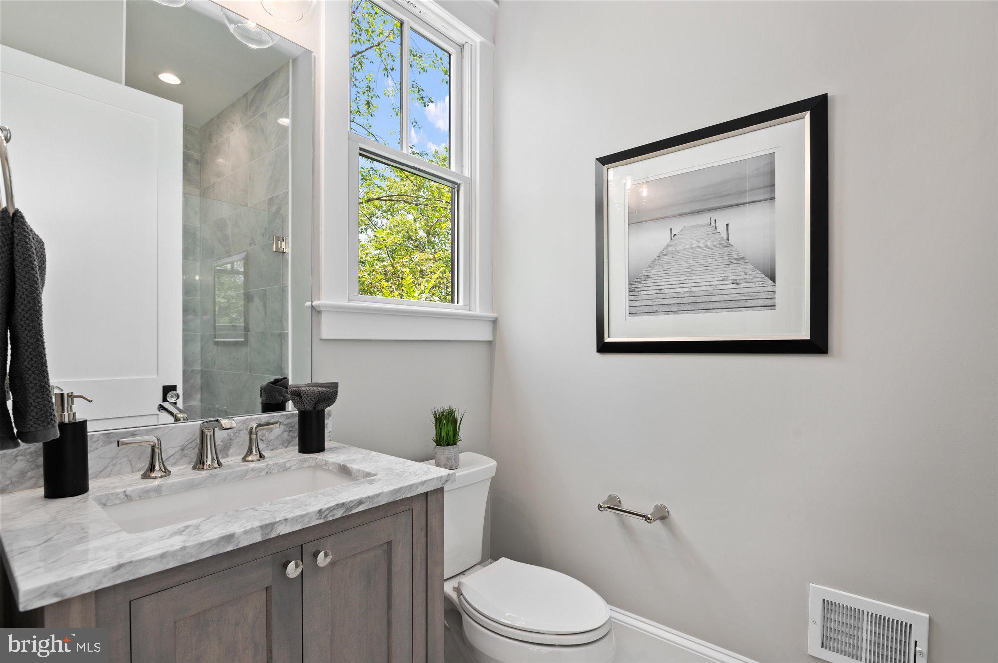 CRESCENT HILLS - Residential