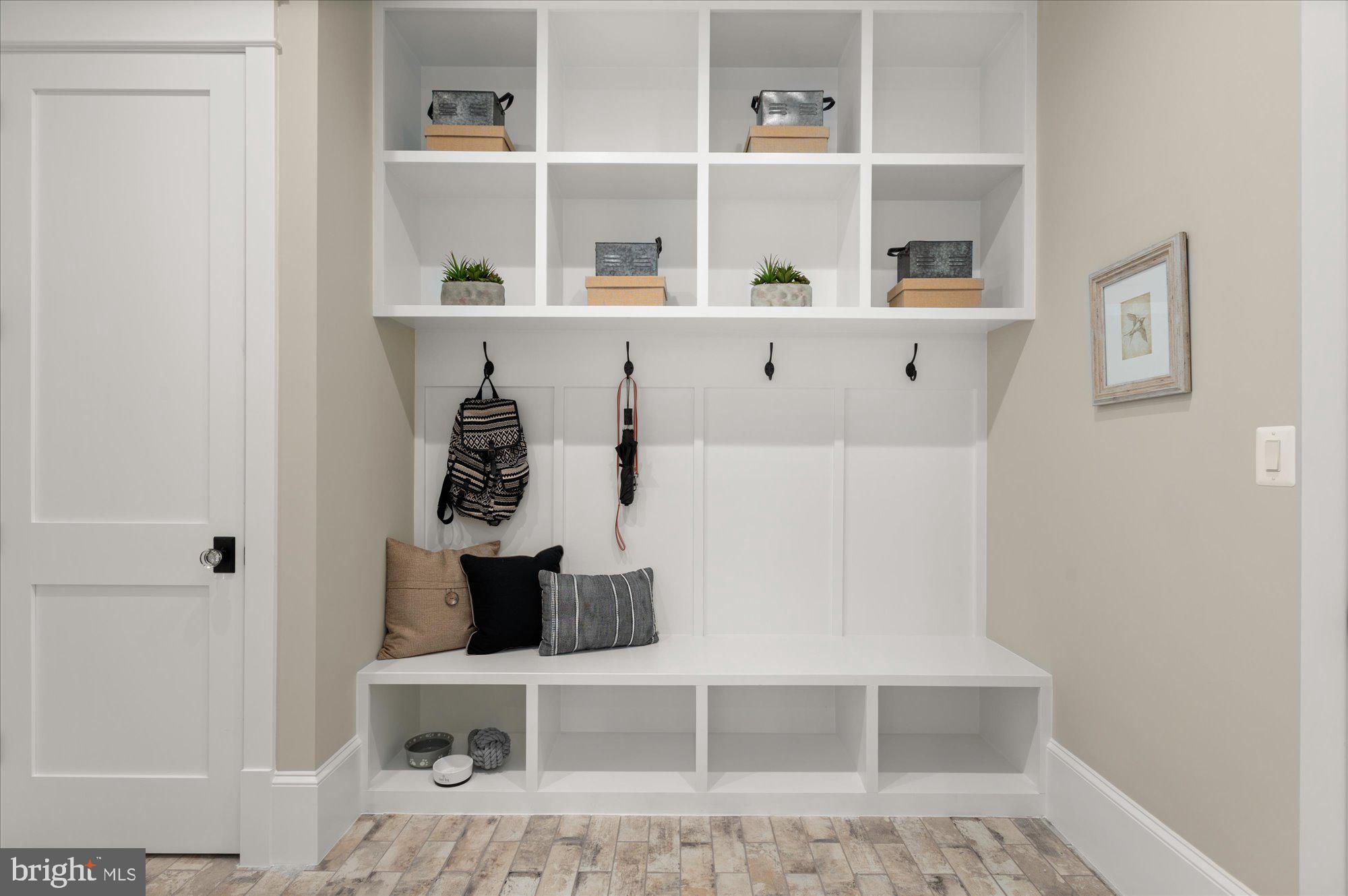 CRESCENT HILLS - Residential