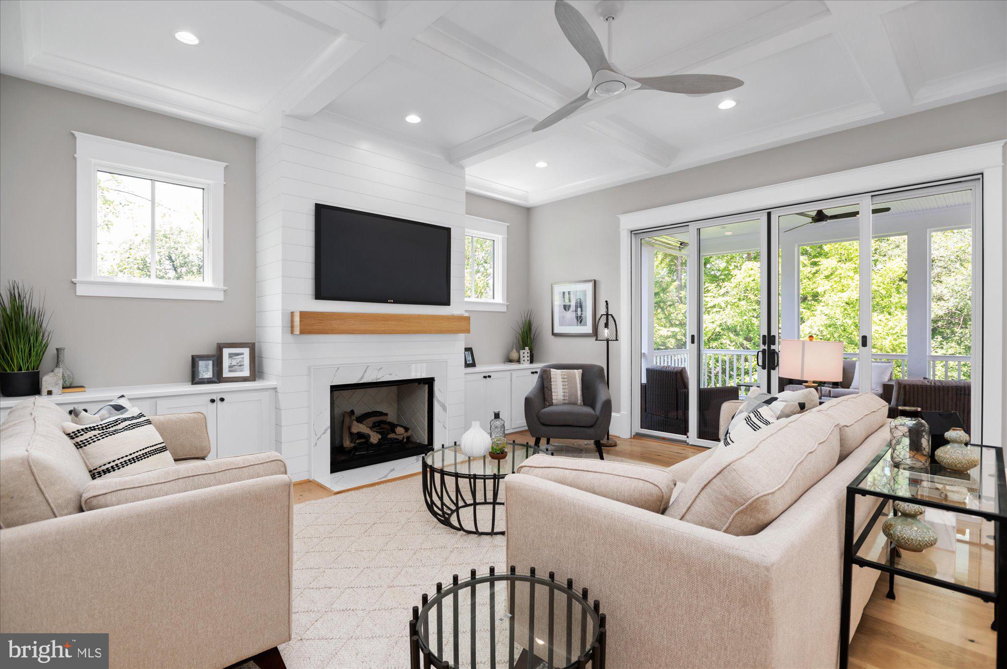 CRESCENT HILLS - Residential