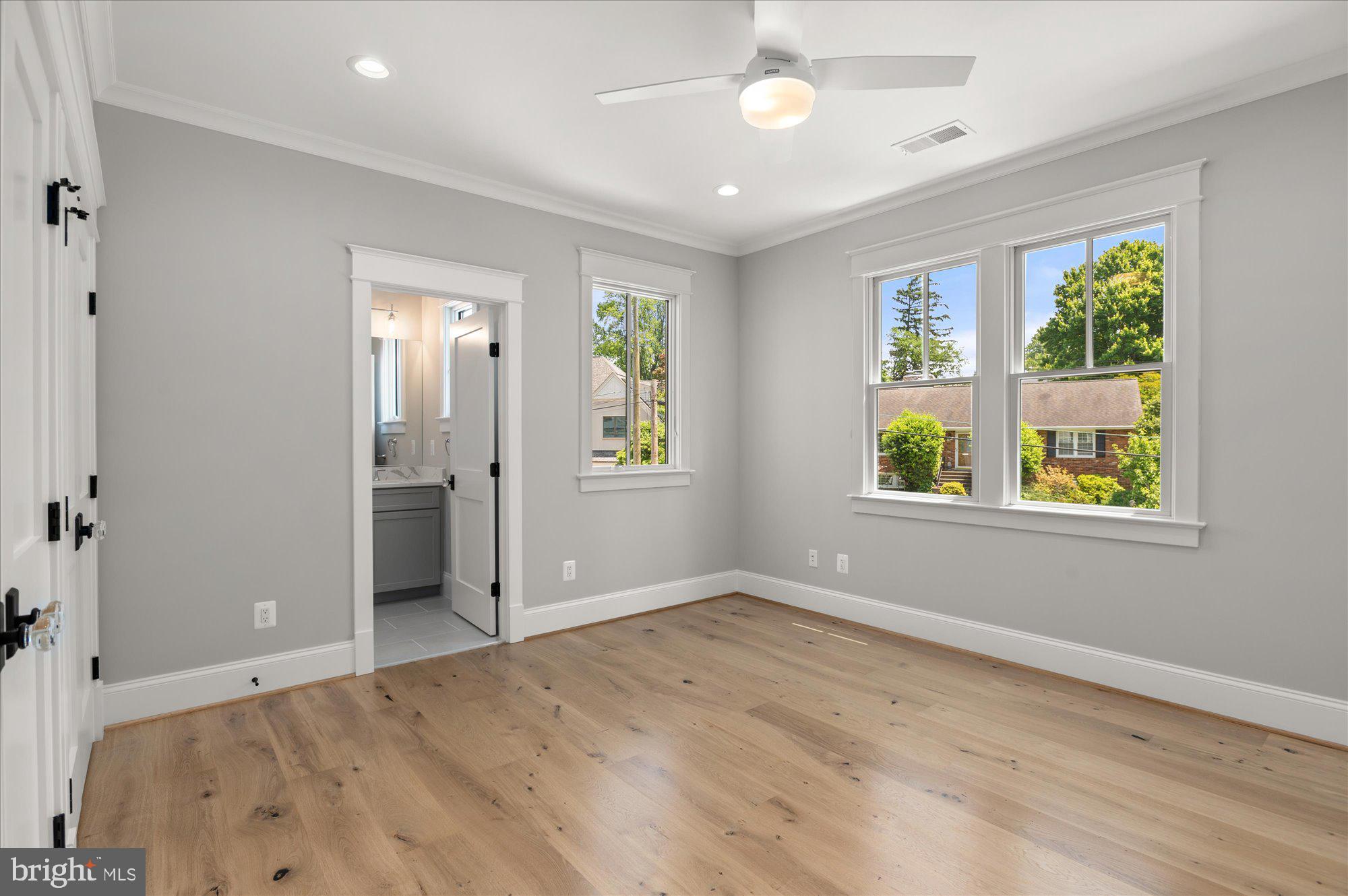 CRESCENT HILLS - Residential