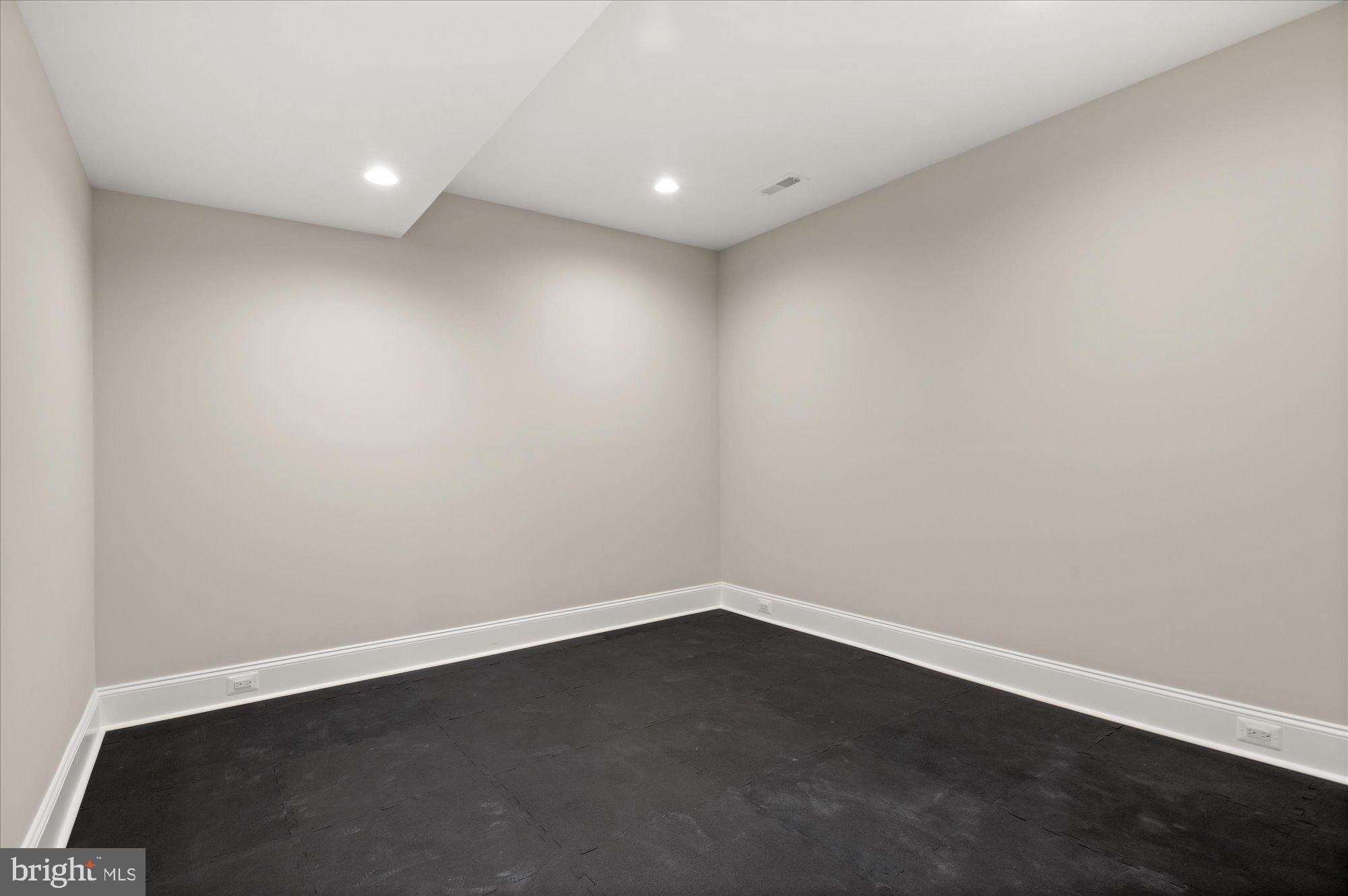 CRESCENT HILLS - Residential