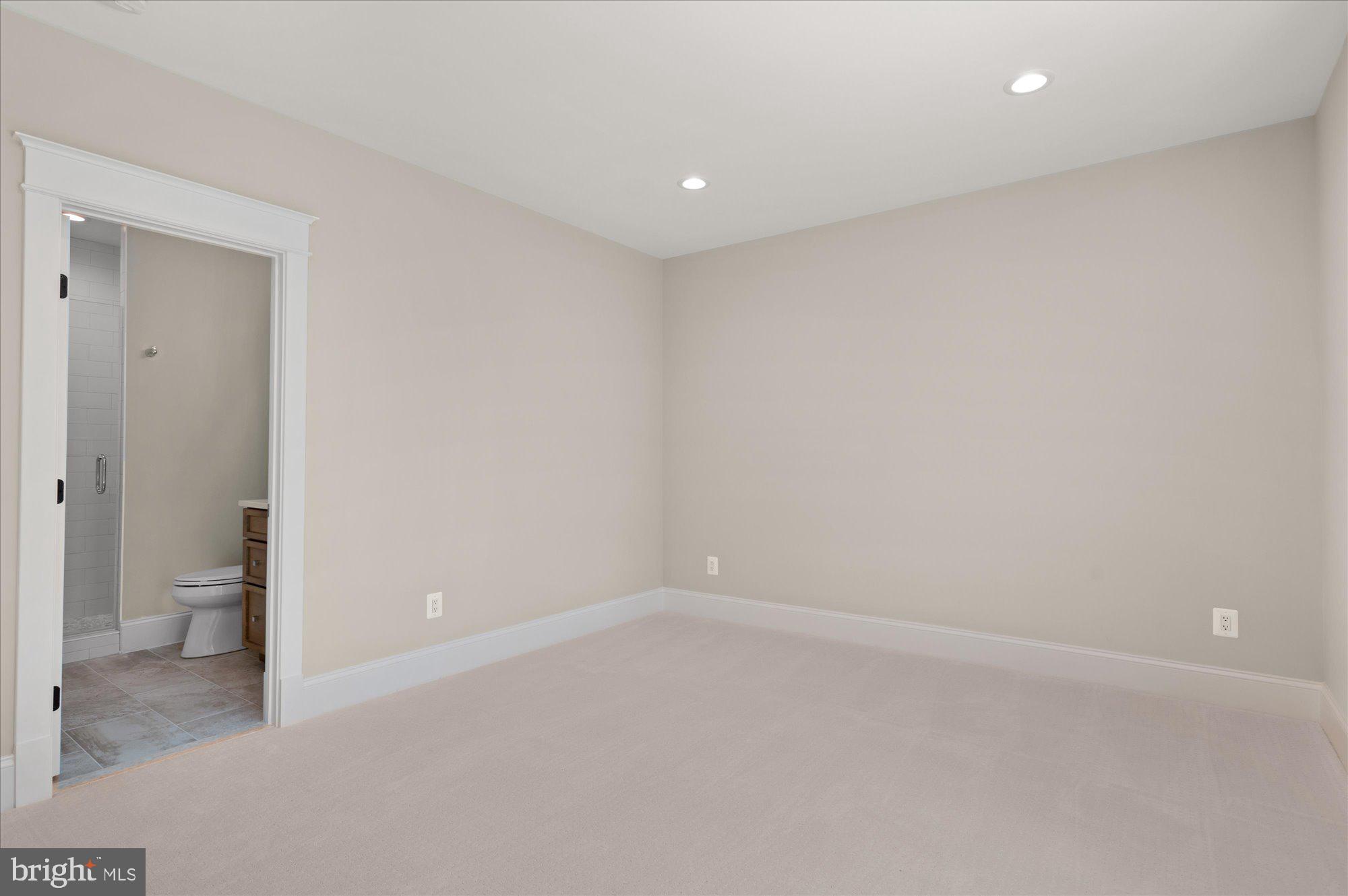 CRESCENT HILLS - Residential