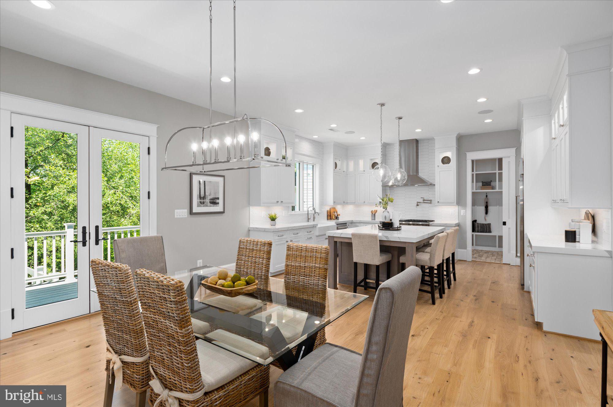 CRESCENT HILLS - Residential