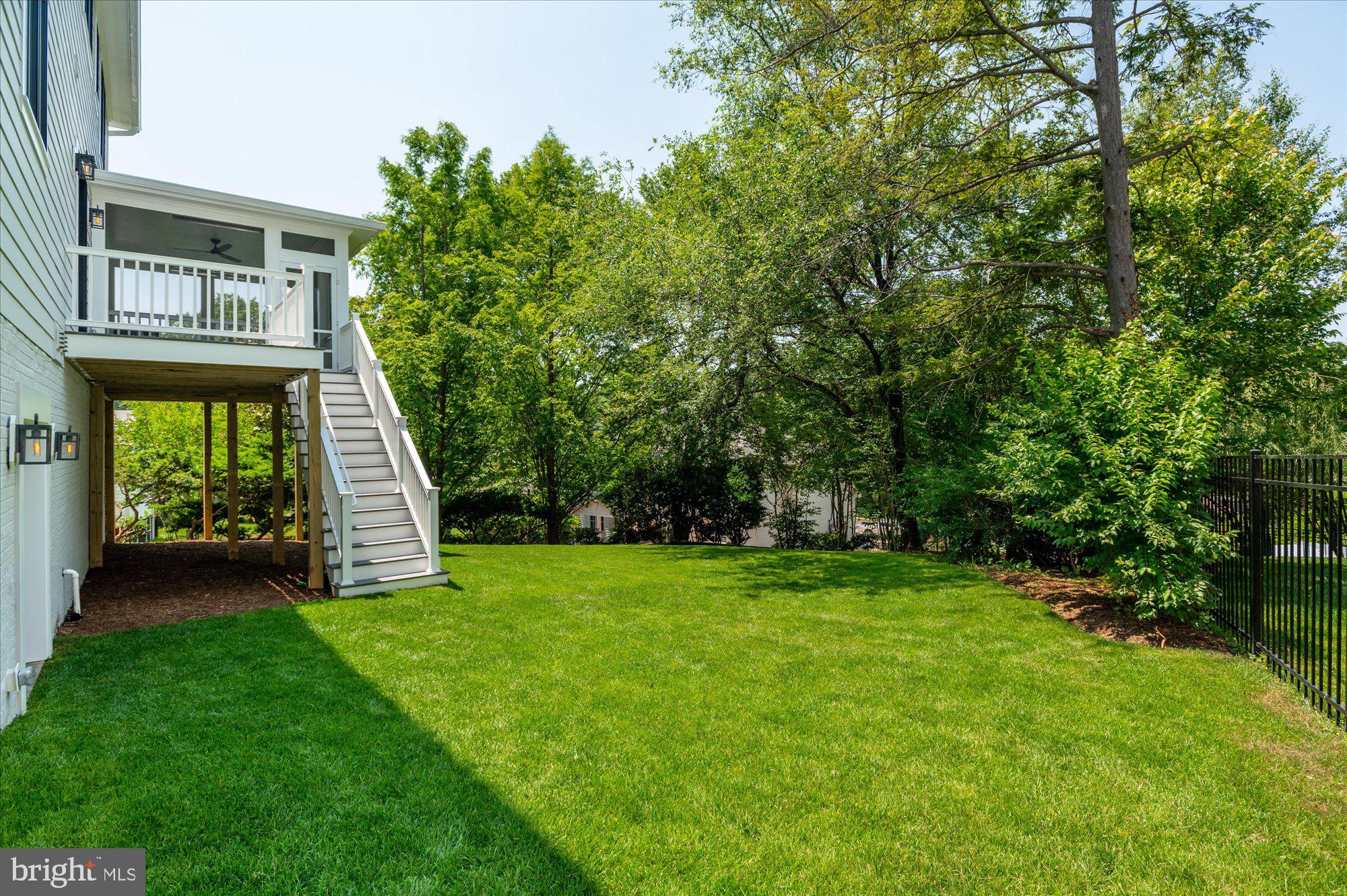 CRESCENT HILLS - Residential