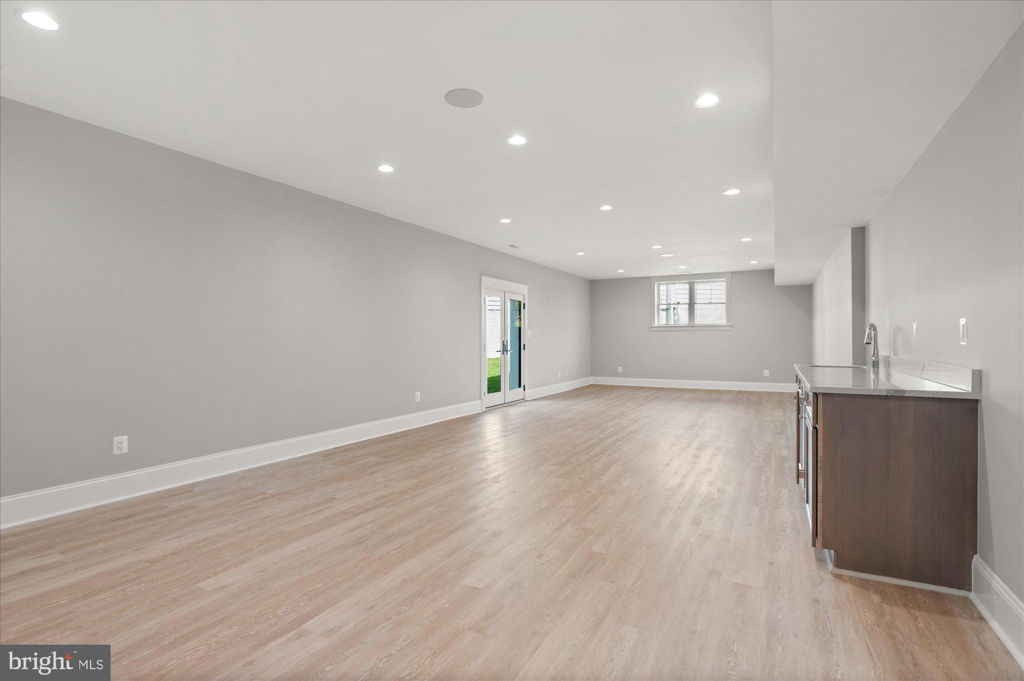 CRESCENT HILLS - Residential