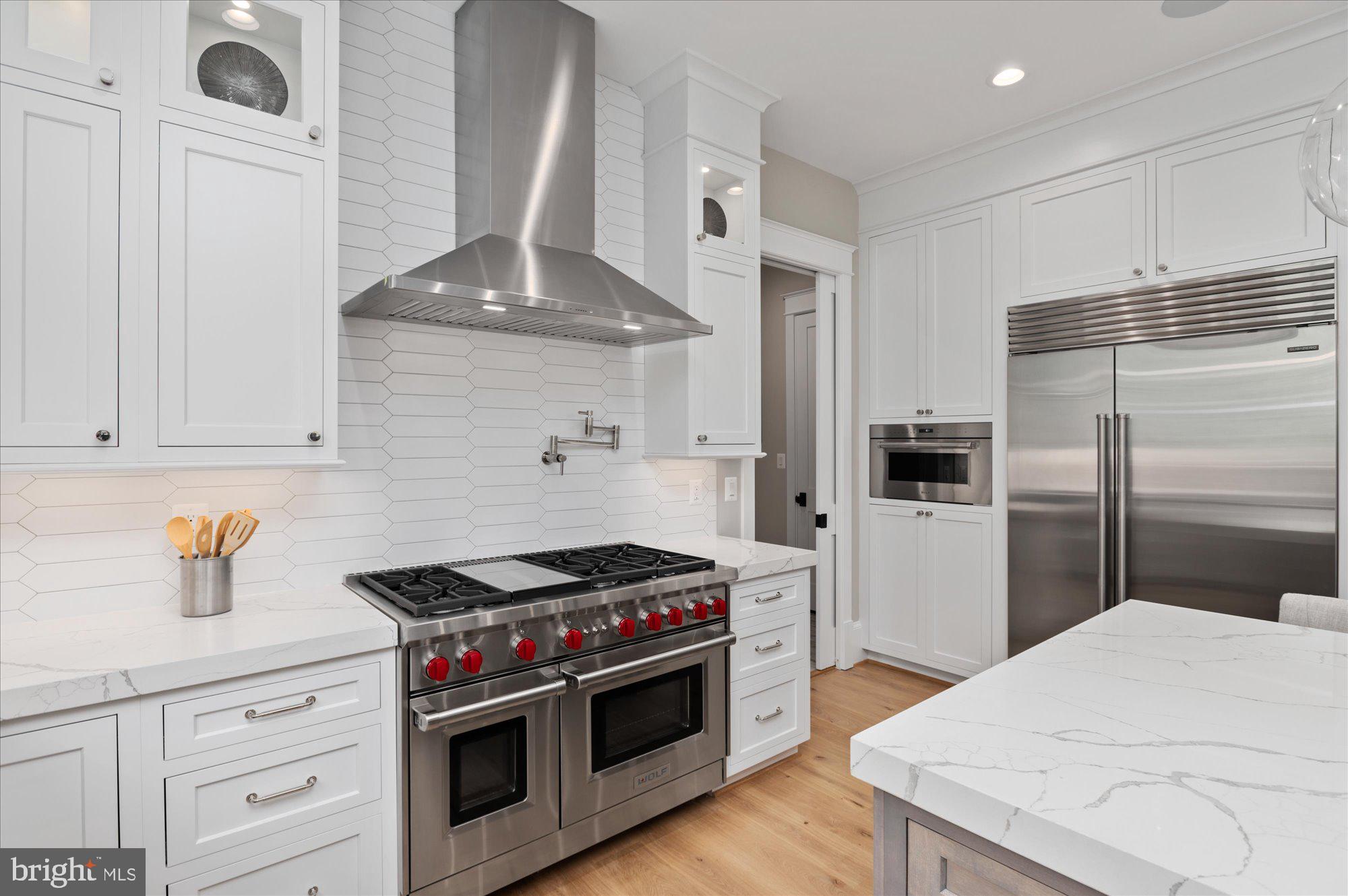 CRESCENT HILLS - Residential