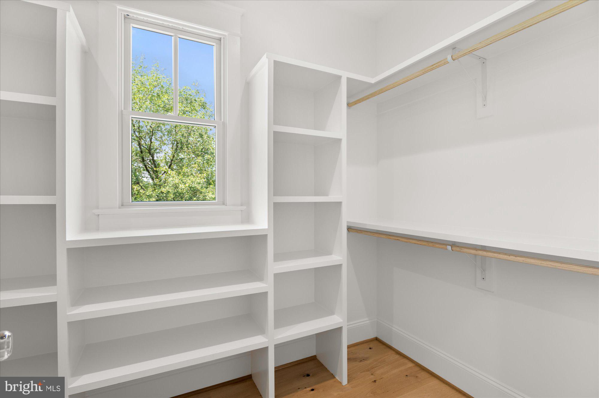 CRESCENT HILLS - Residential