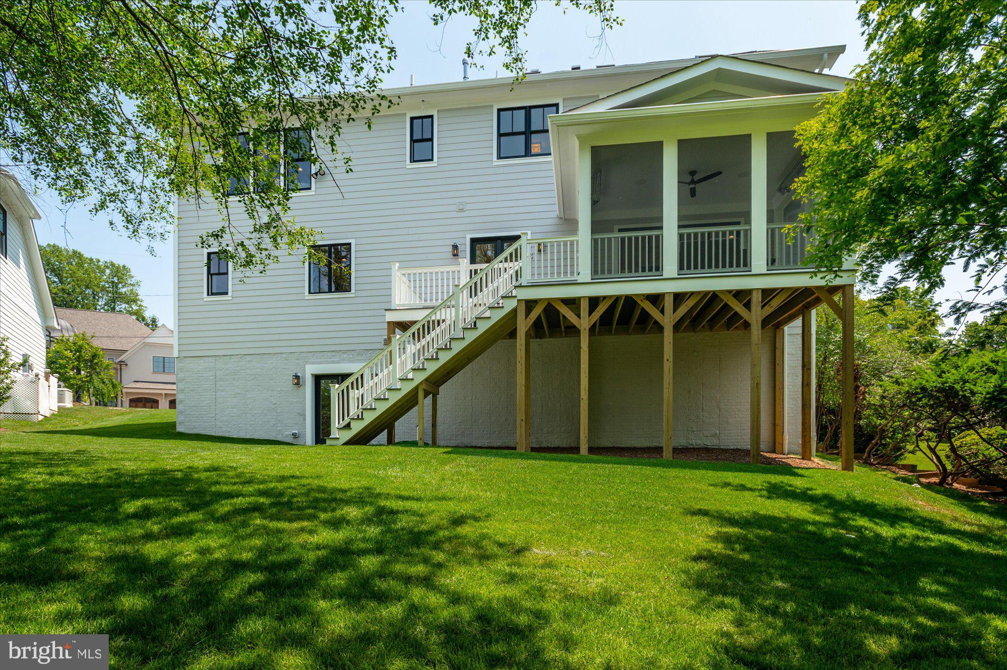 CRESCENT HILLS - Residential