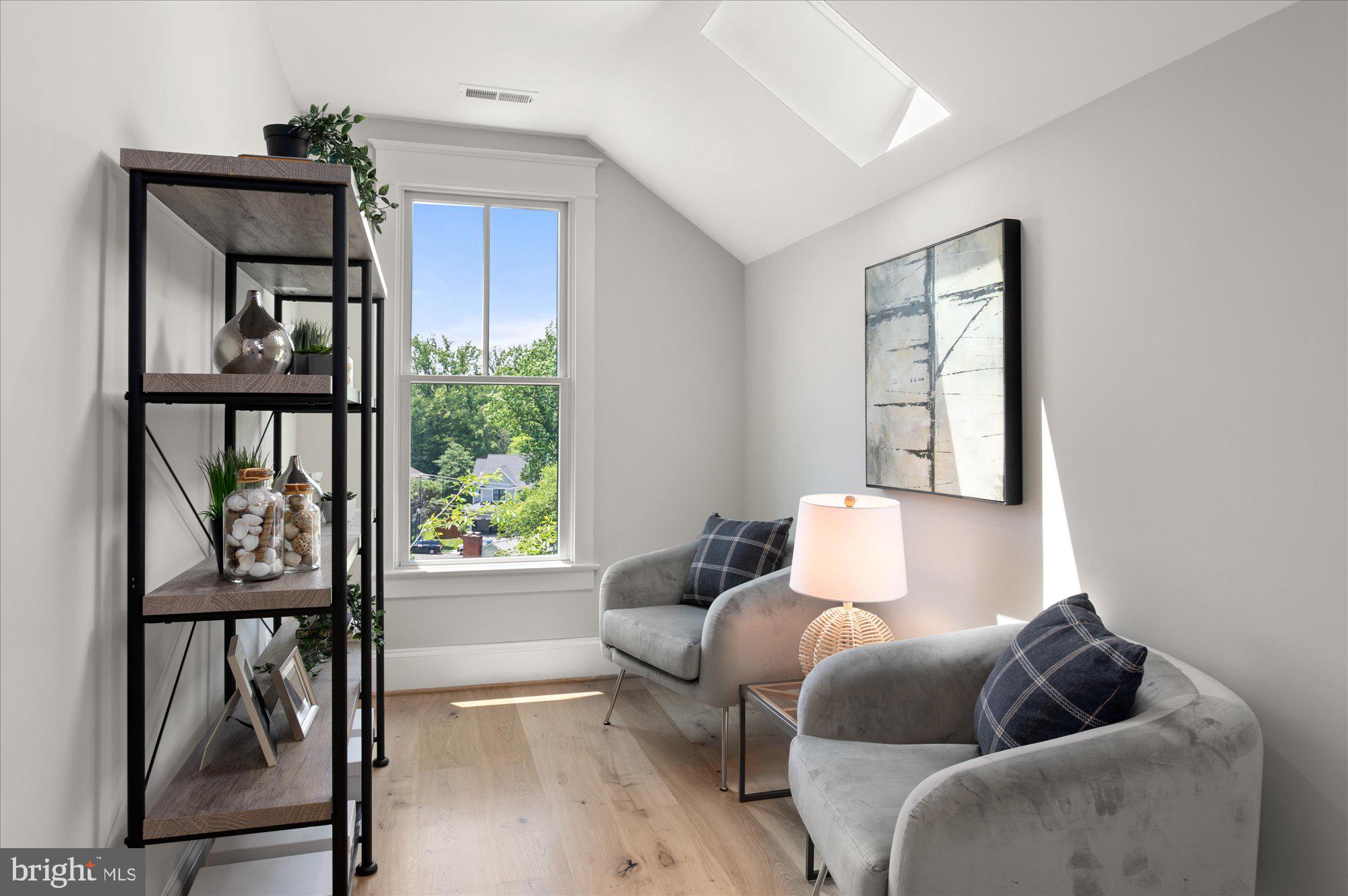 CRESCENT HILLS - Residential