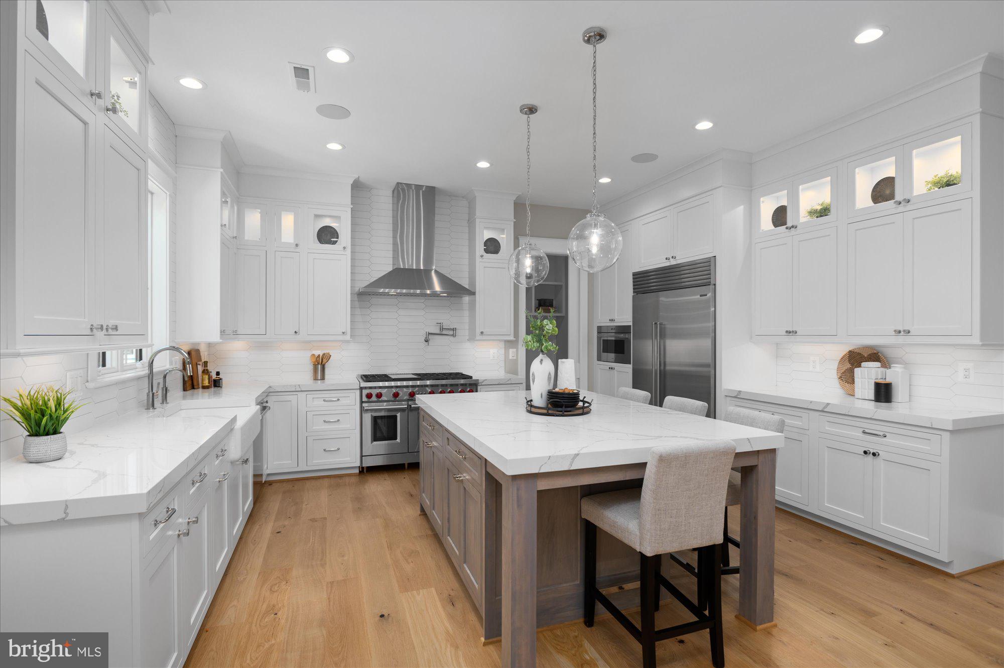 CRESCENT HILLS - Residential