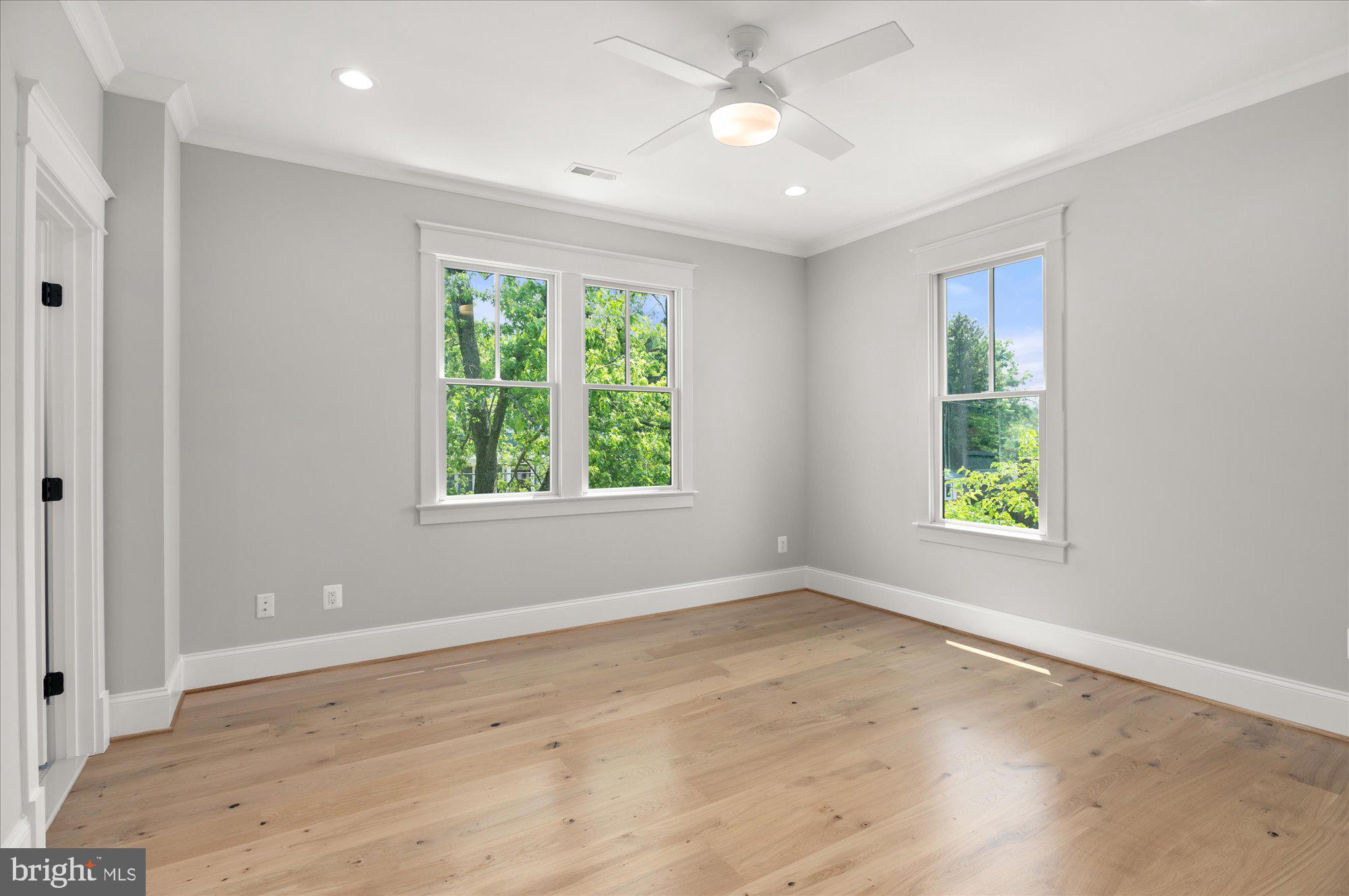 CRESCENT HILLS - Residential