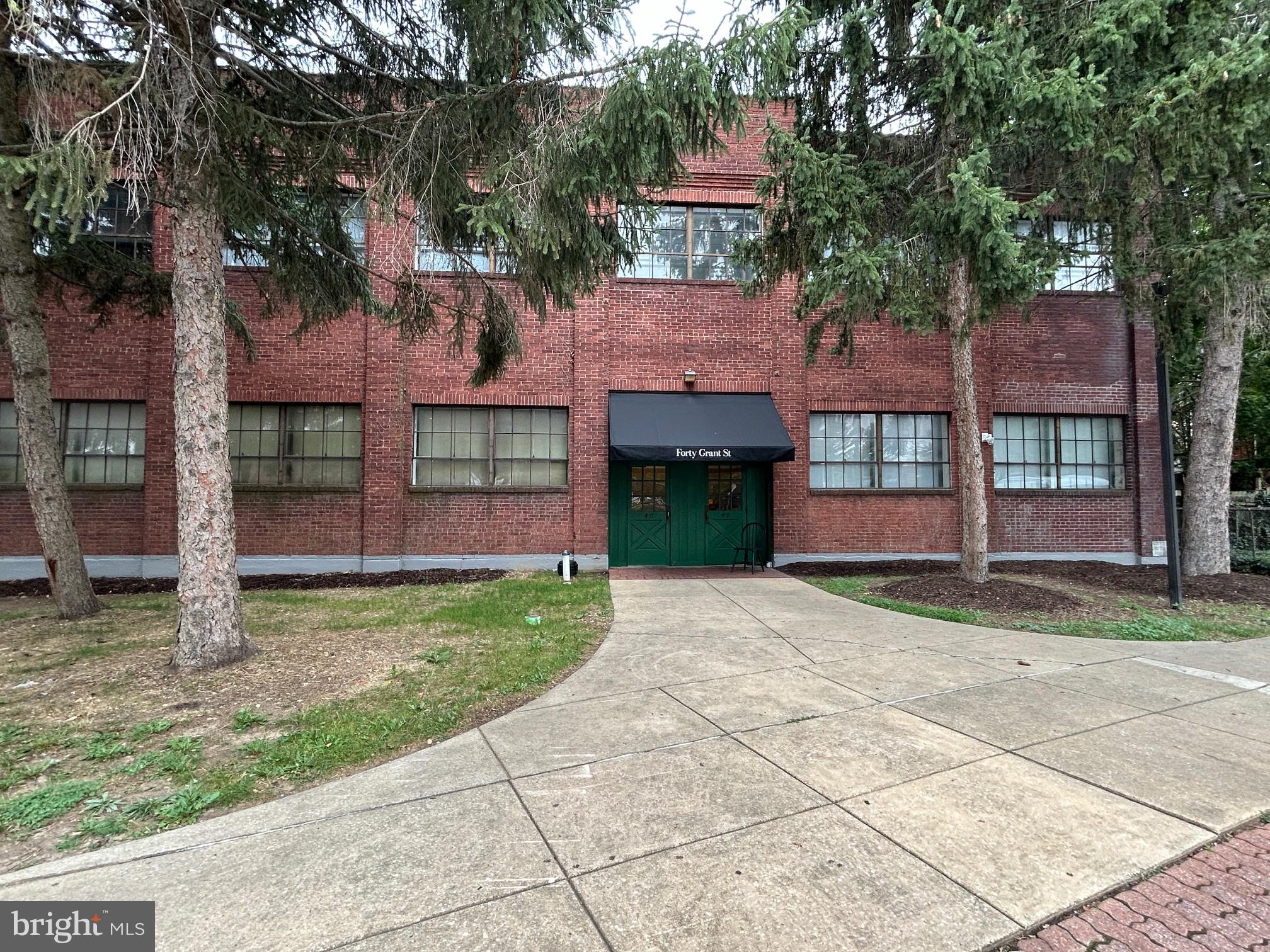 1st floor 1 bedroom, 1 bath apartment located in the Foundry Place. High ceilings, open kitchen, dining and living area. Kitchen with stove, refrigerator, dishwasher and microwave. Bathroom with tub/shower and vinyl plank flooring throughout. CAC and on-site laundry. No pets and no smoking indoors. Parking available for additional monthly charge.