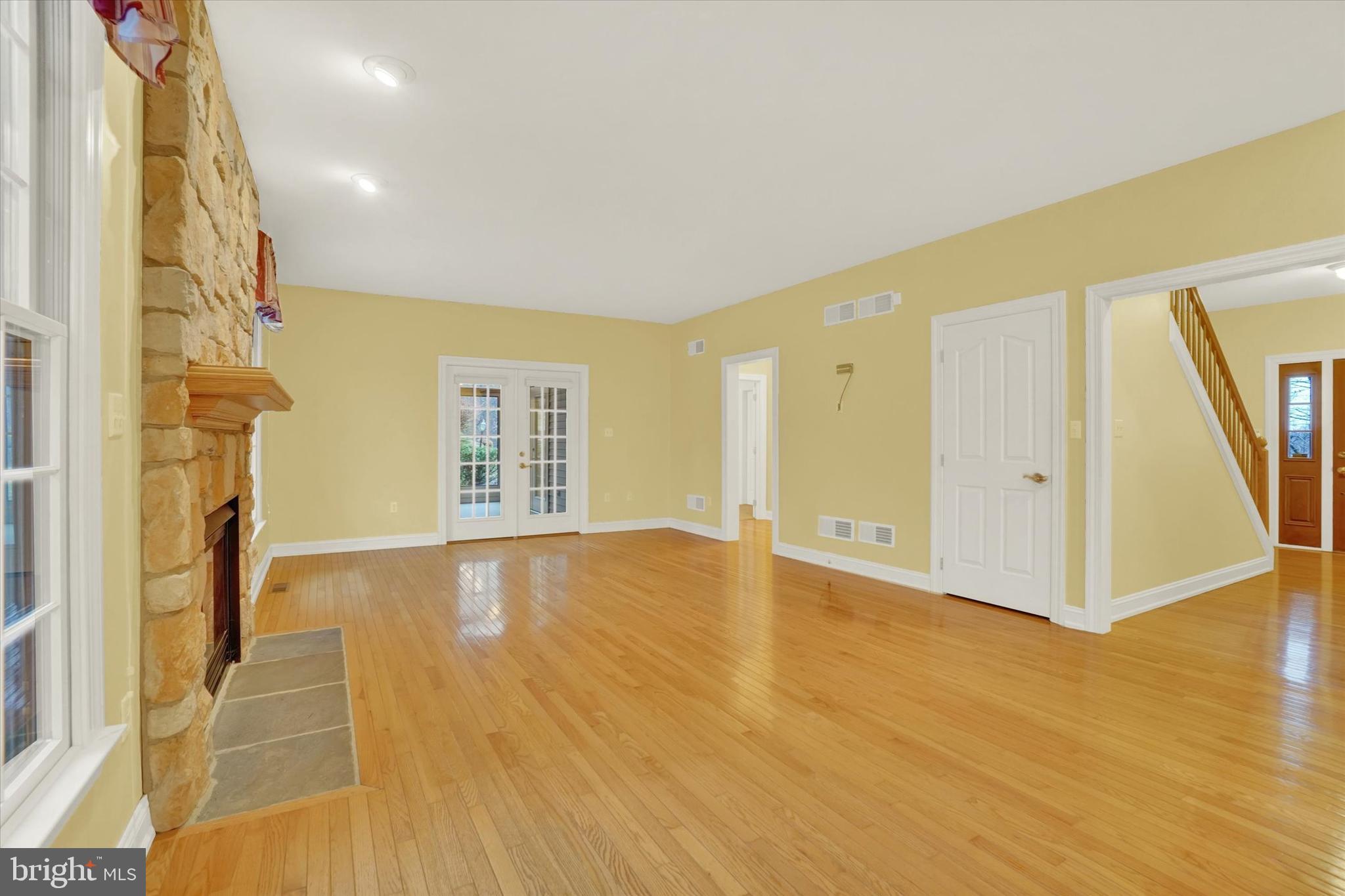 MOUNTAINDALE - Residential