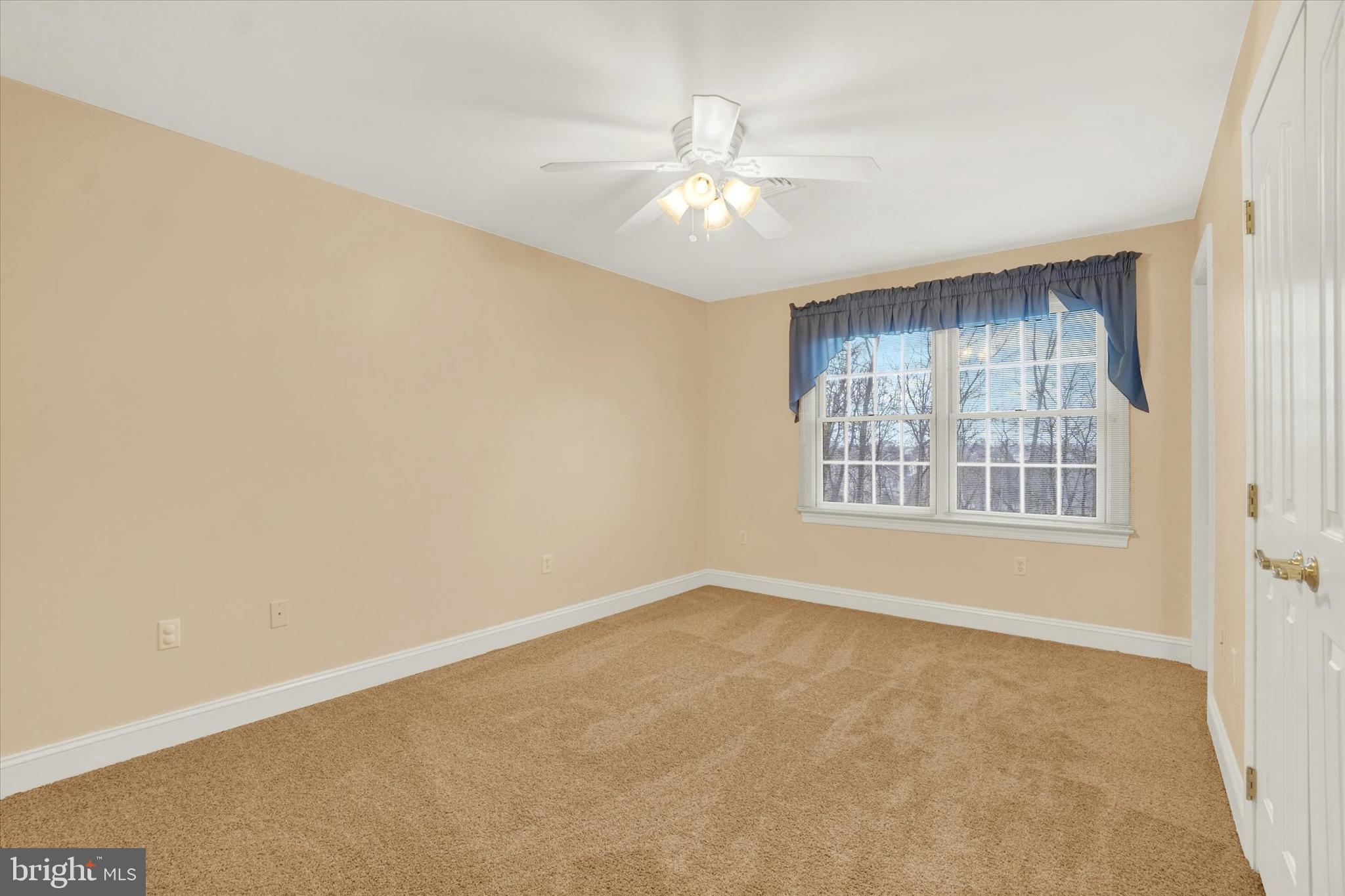 MOUNTAINDALE - Residential