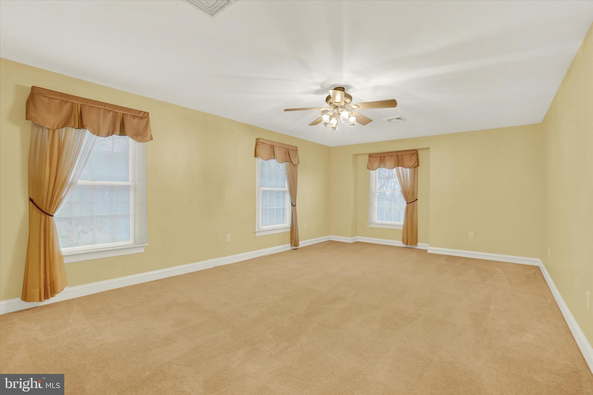 MOUNTAINDALE - Residential
