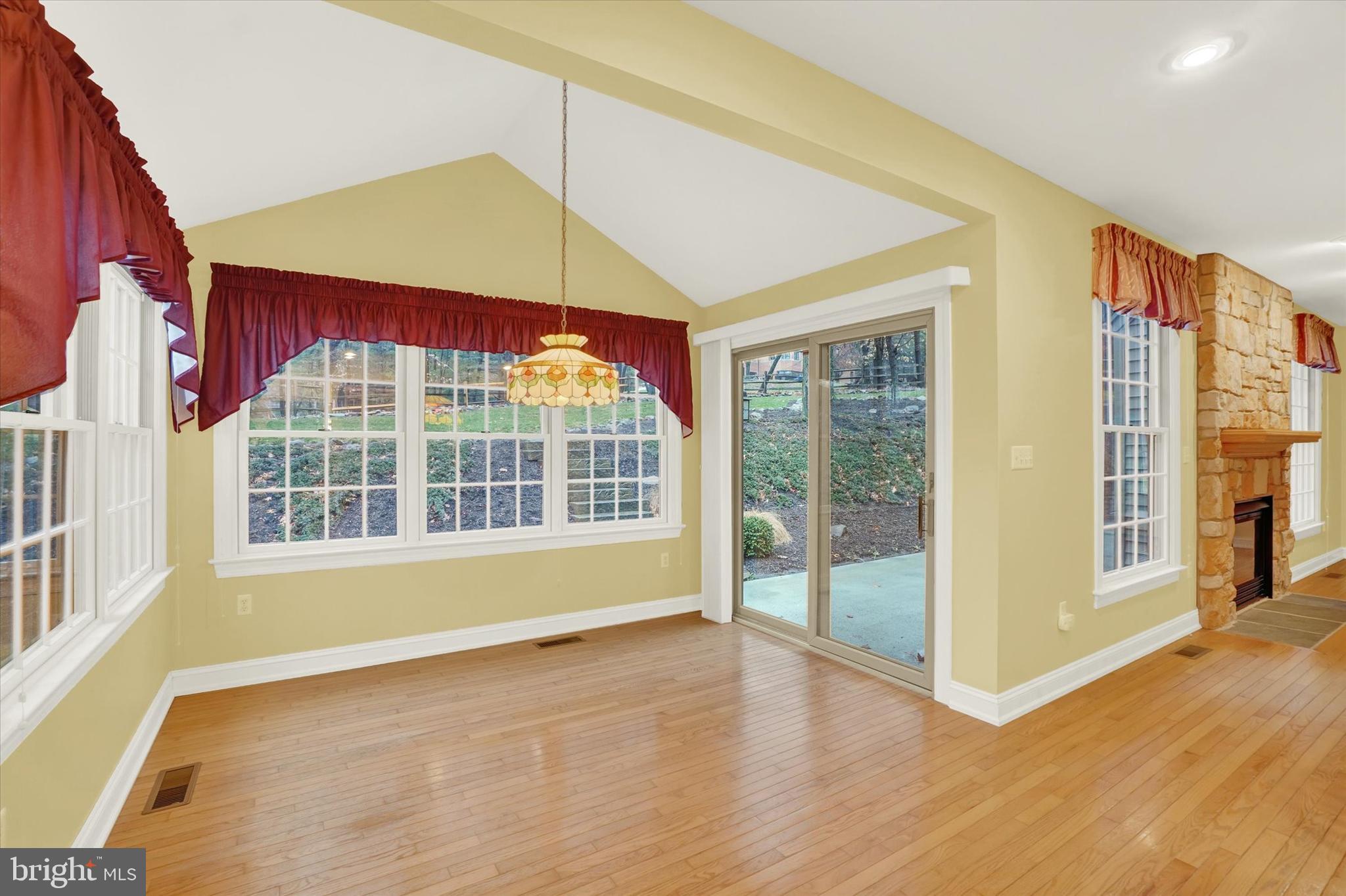 MOUNTAINDALE - Residential