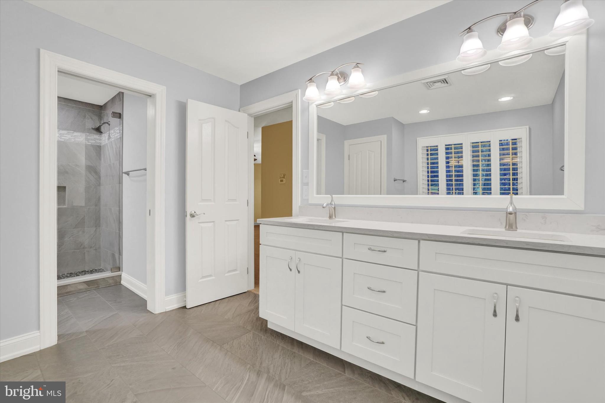 MOUNTAINDALE - Residential