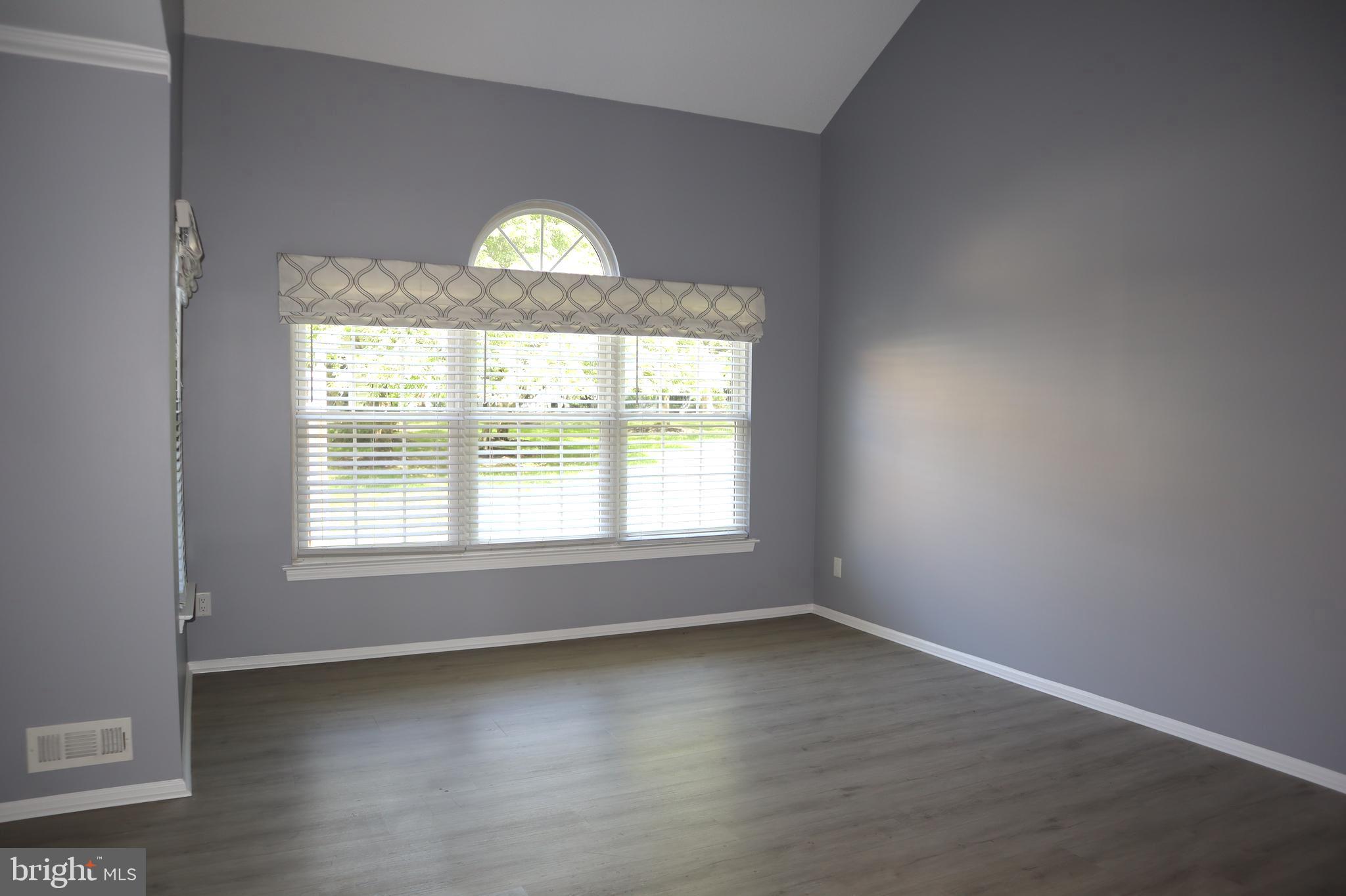 404 JAMESTOWN COURT