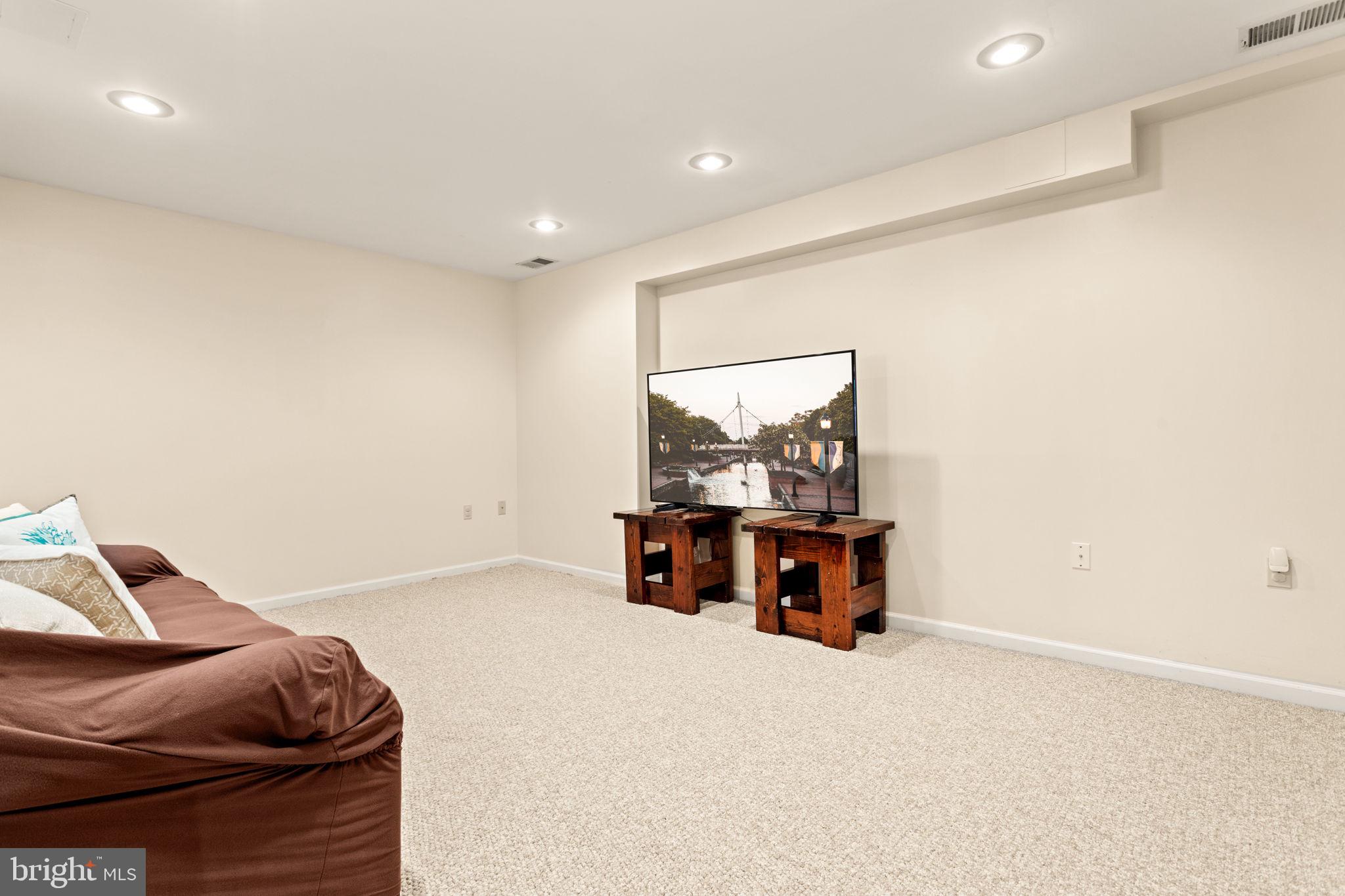 WELLINGTON TRACE - Residential