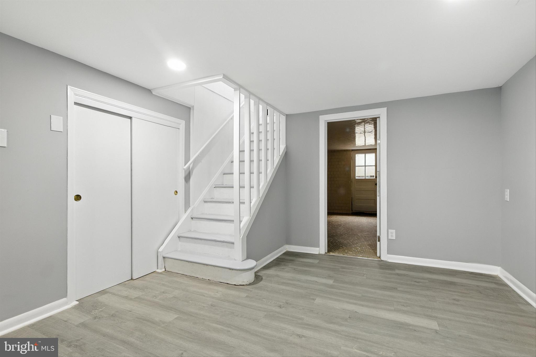 WINDSOR  MILL - Residential