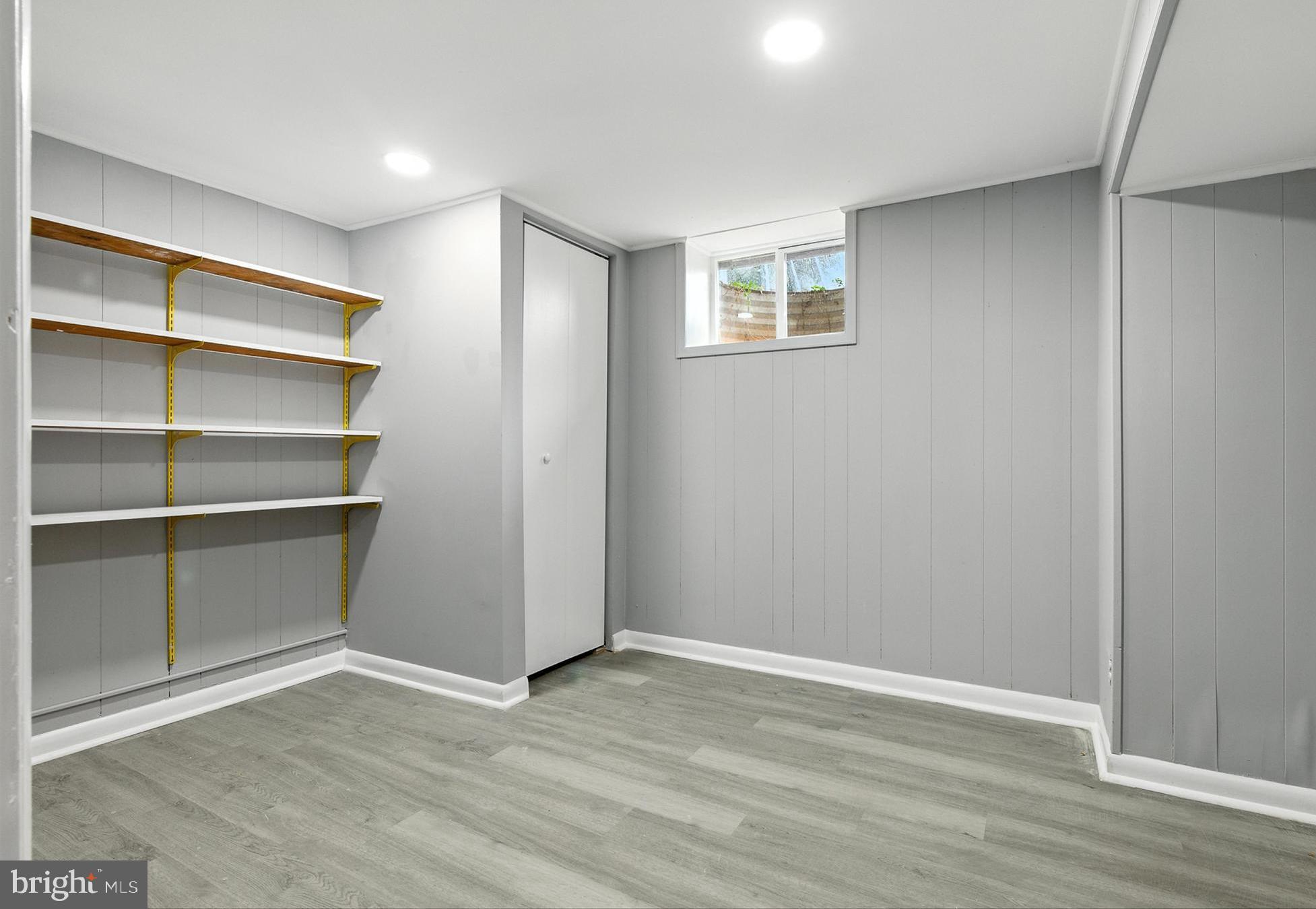 WINDSOR  MILL - Residential