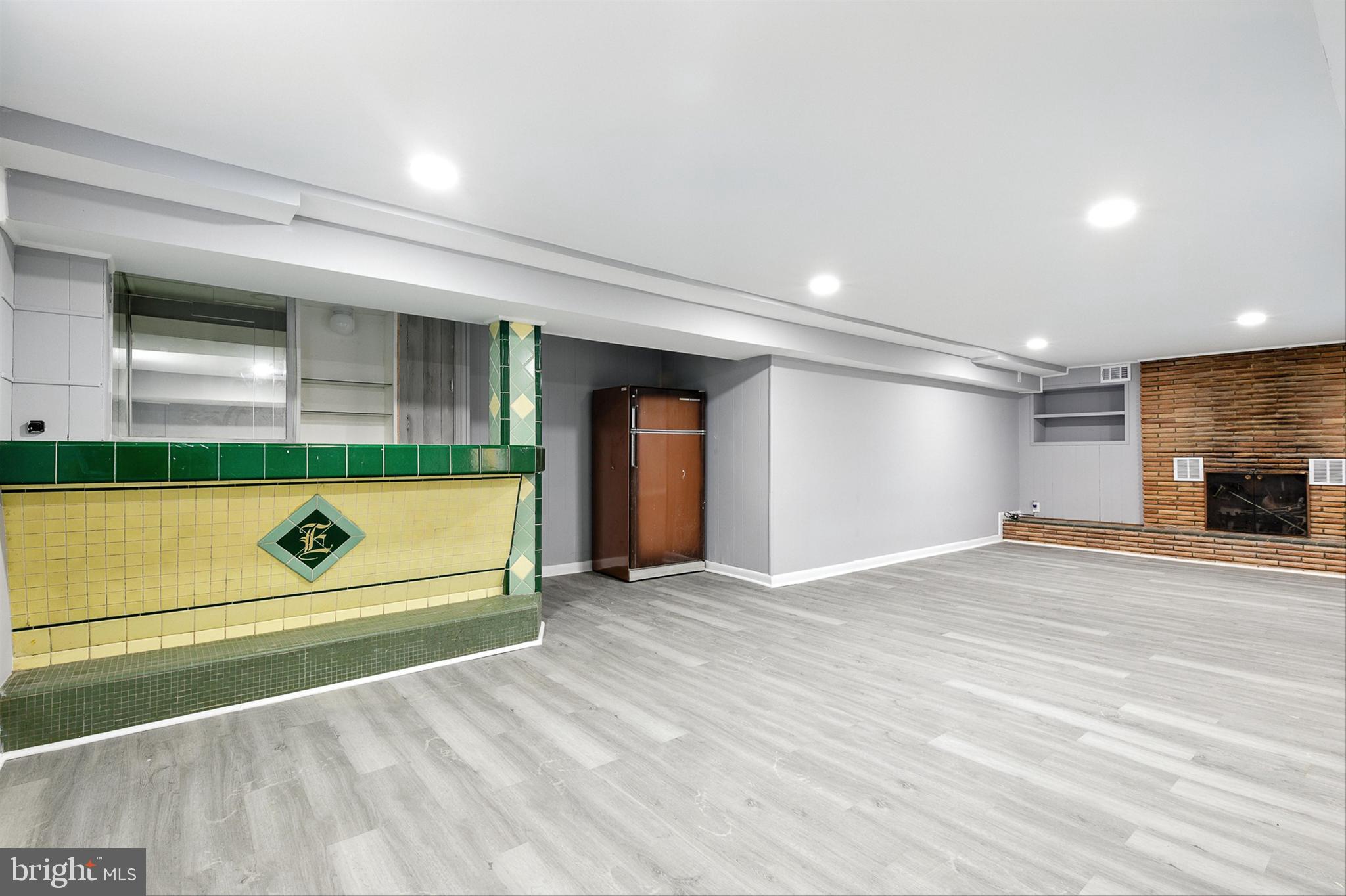 WINDSOR  MILL - Residential