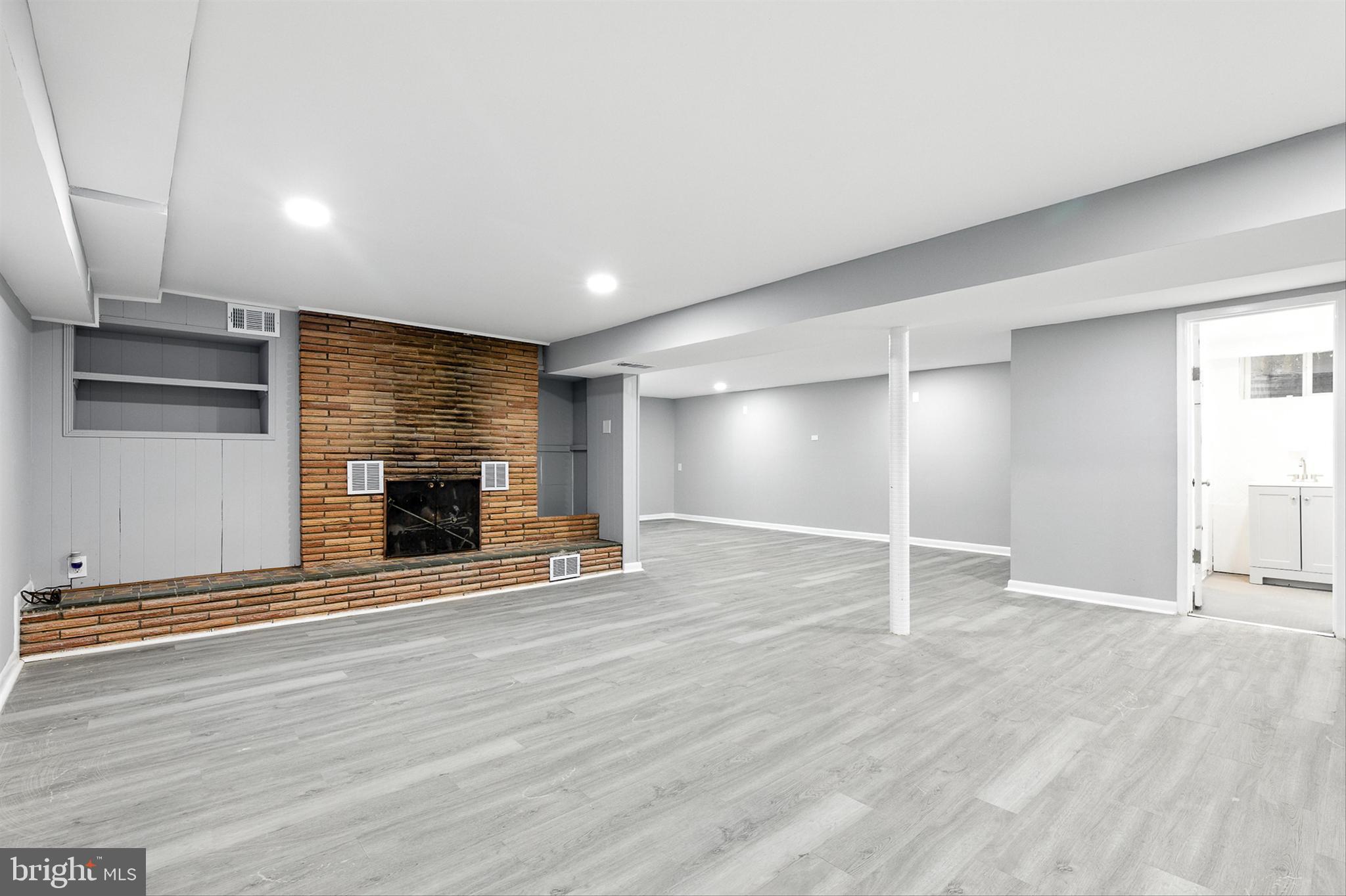 WINDSOR  MILL - Residential