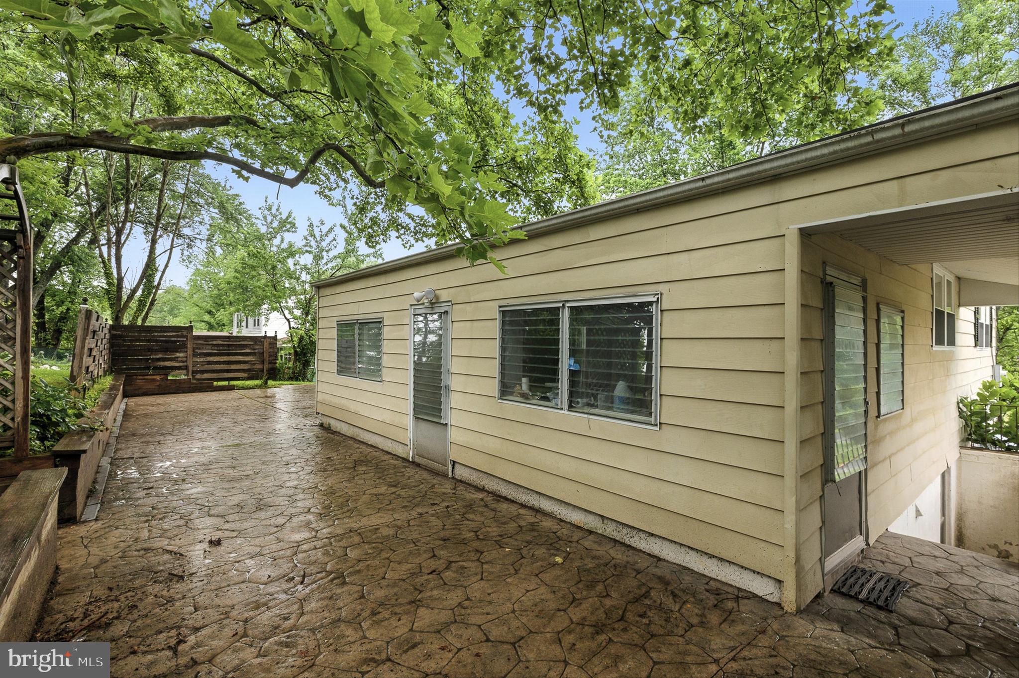 WINDSOR  MILL - Residential