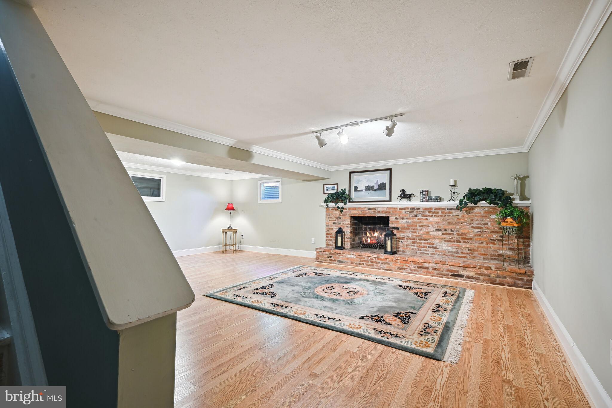 DIAMOND COURTS - Residential