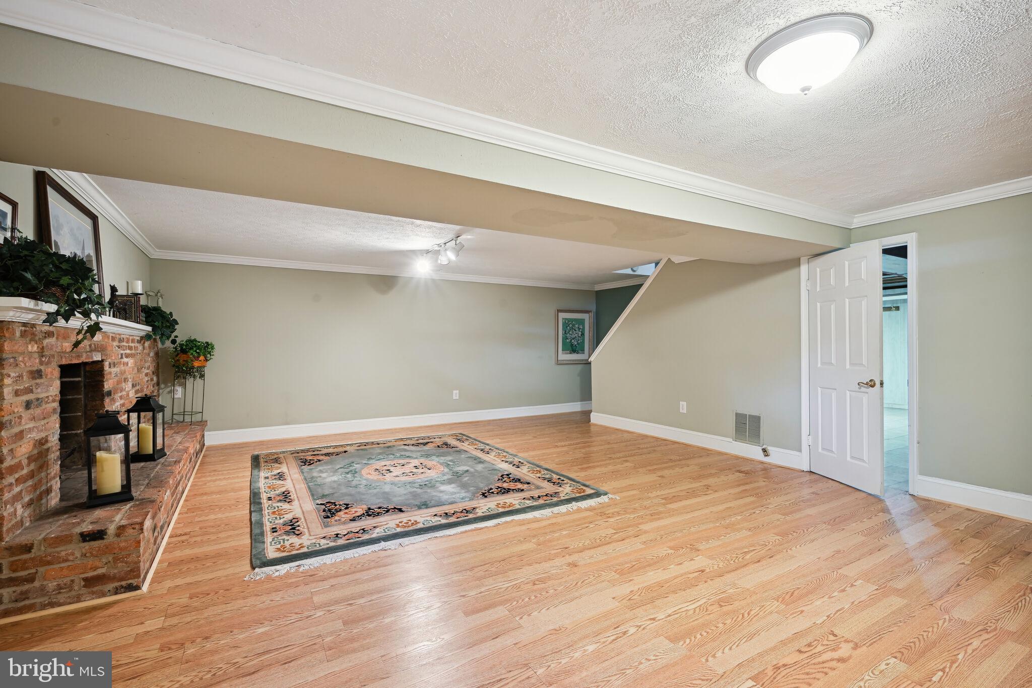 DIAMOND COURTS - Residential