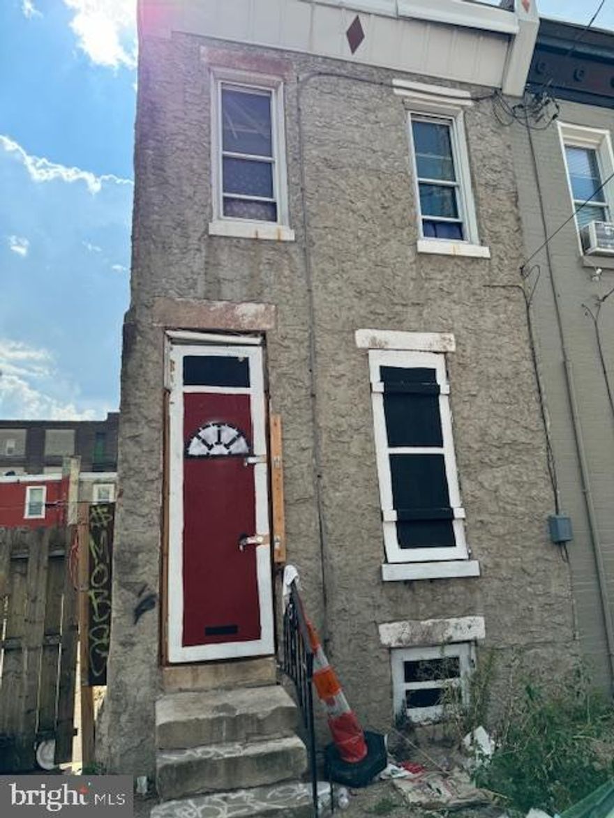 Investment opportunity in the Kensington section of Philadelphia. Walking distance to the market Frankford EL Septa train station, close to shopping & I95. Great investment for potential rental property. Home is in need of major TLC.