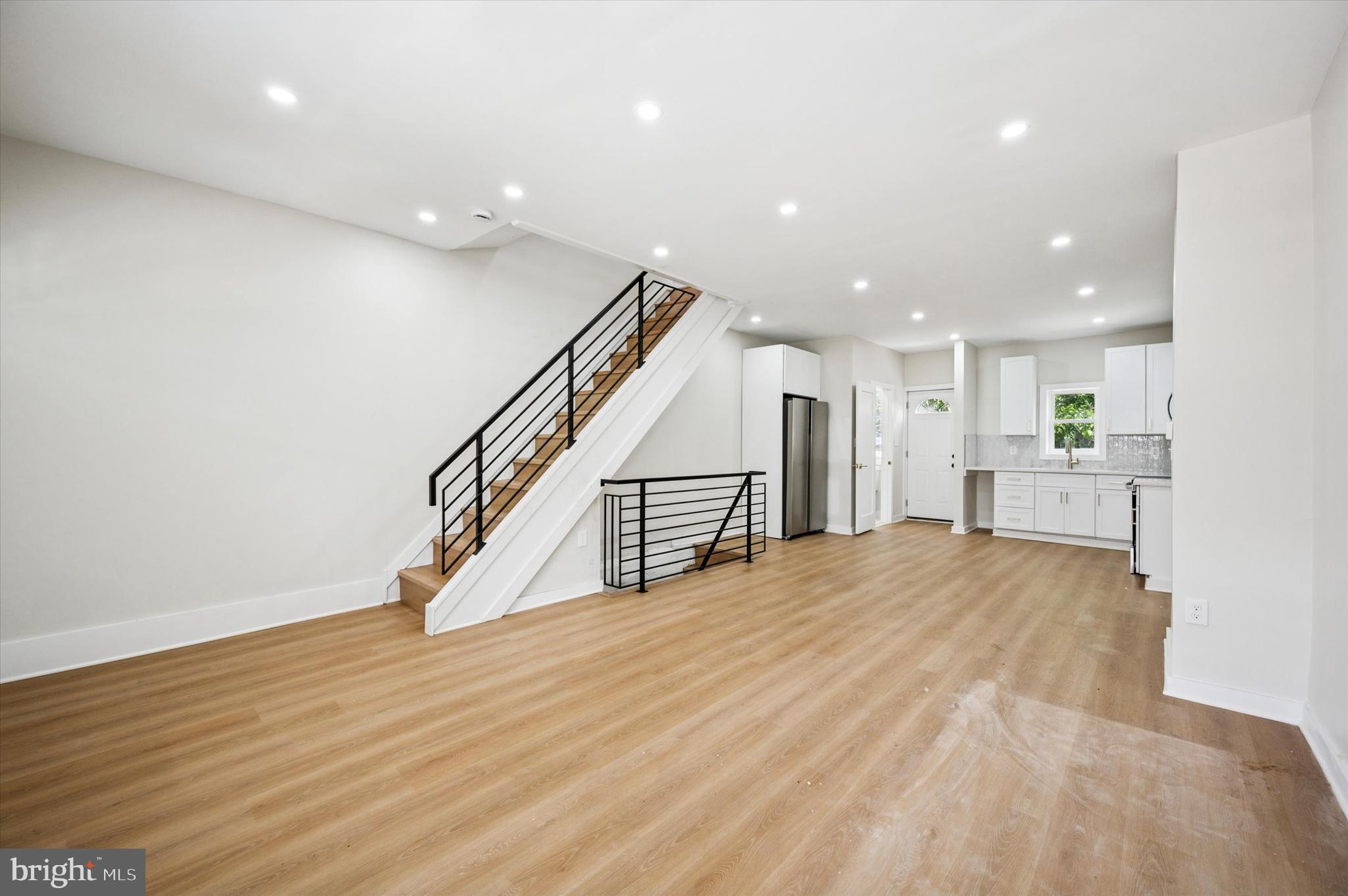 1617 W MENTOR STREET