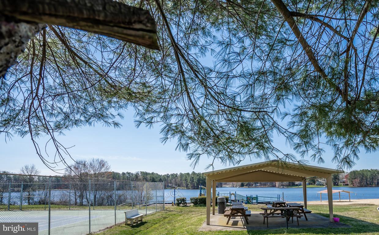 LAKE CAROLINE - Residential